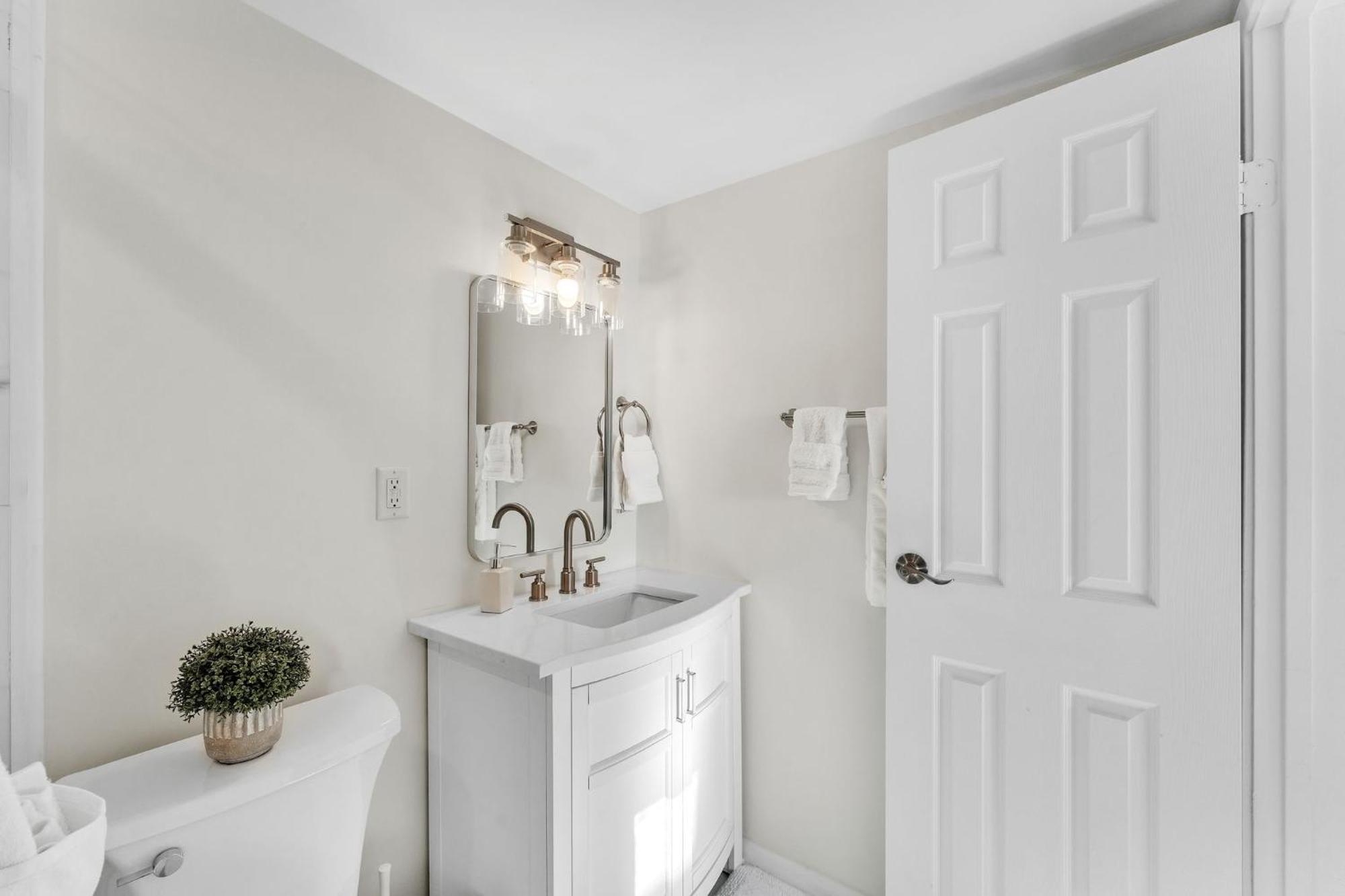 Coastal Retreat - 2br - 4-min Walk To