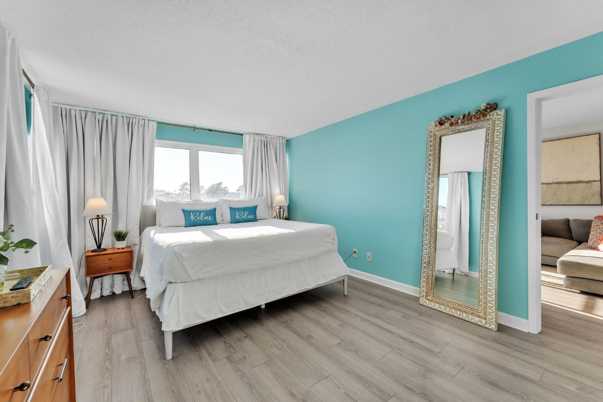Coastal Retreat - 2br - 4-min Walk To