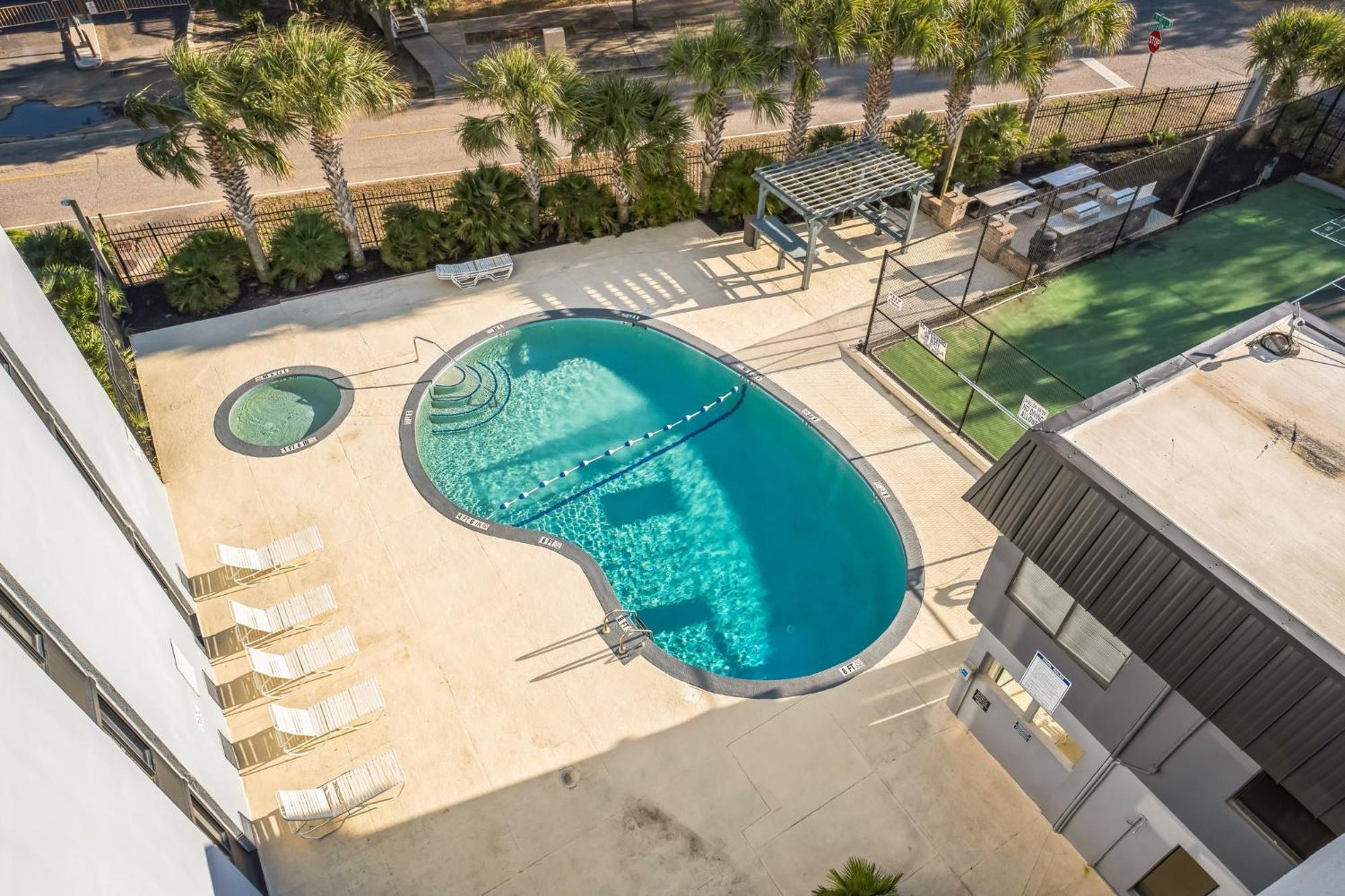 Apartment Coastal Retreat - 2br - 4-min Walk To