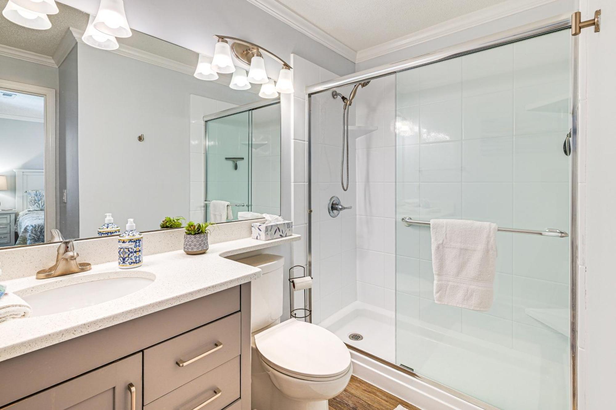 Apartment On-the-beach Escape Oceanfront In Surfside!