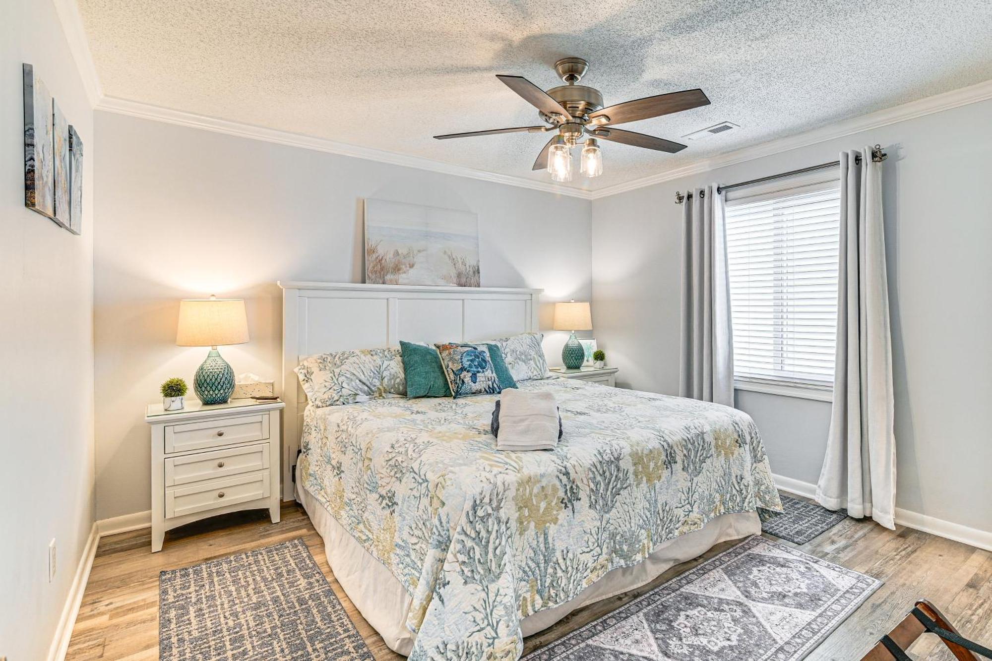 On-the-beach Escape Oceanfront In Surfside! Myrtle Beach