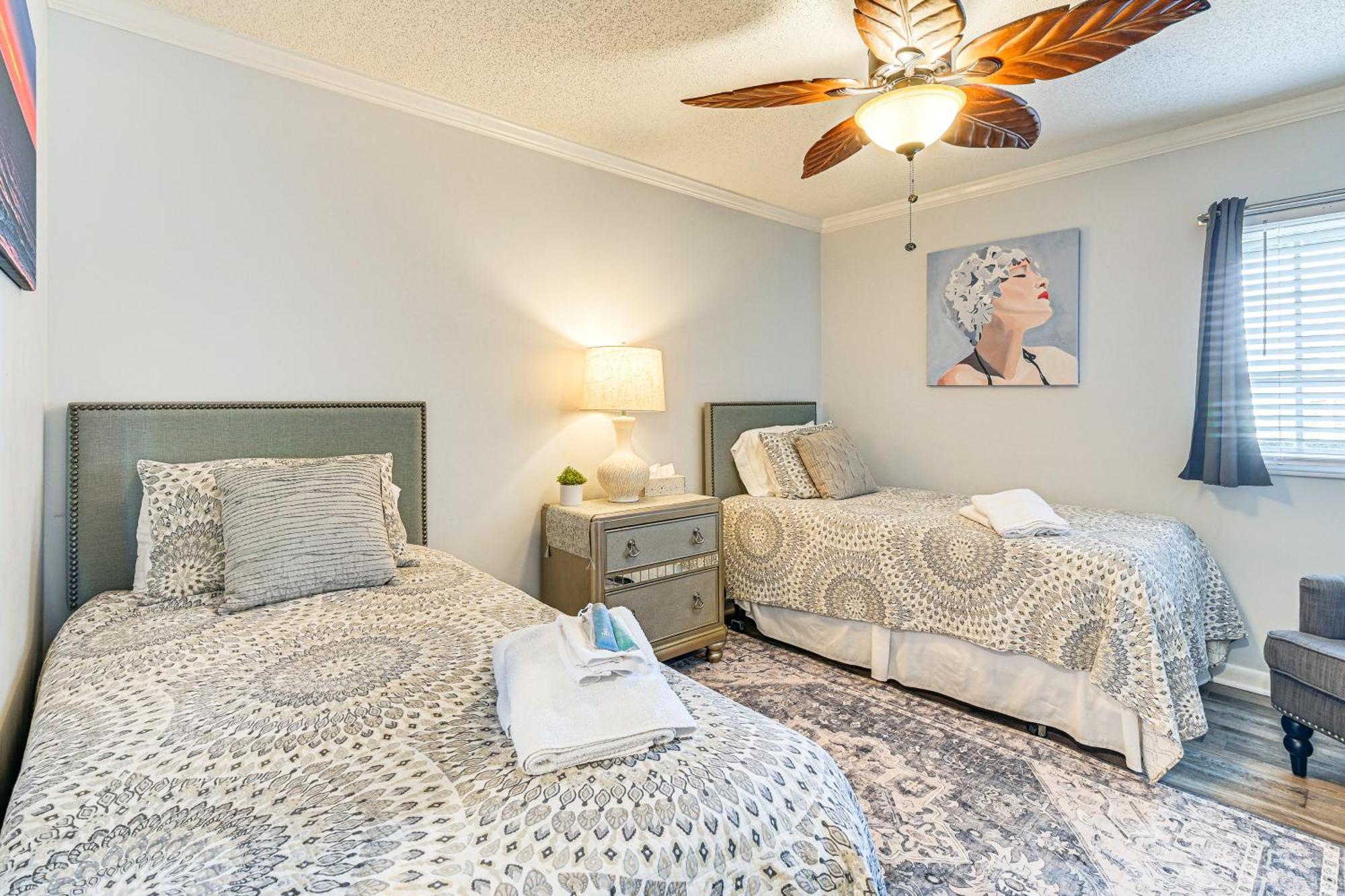 On-the-beach Escape Oceanfront In Surfside! Apartment