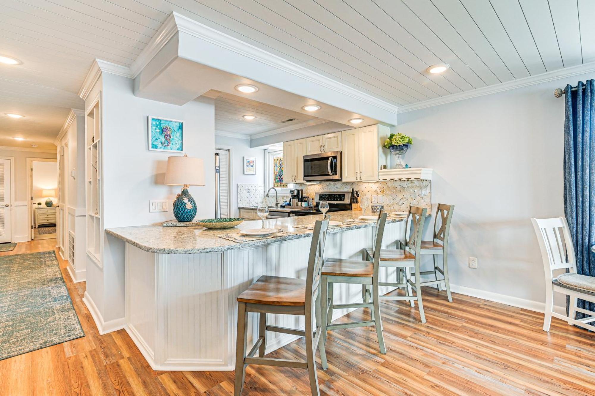 On-the-beach Escape Oceanfront In Surfside! Apartment Myrtle Beach