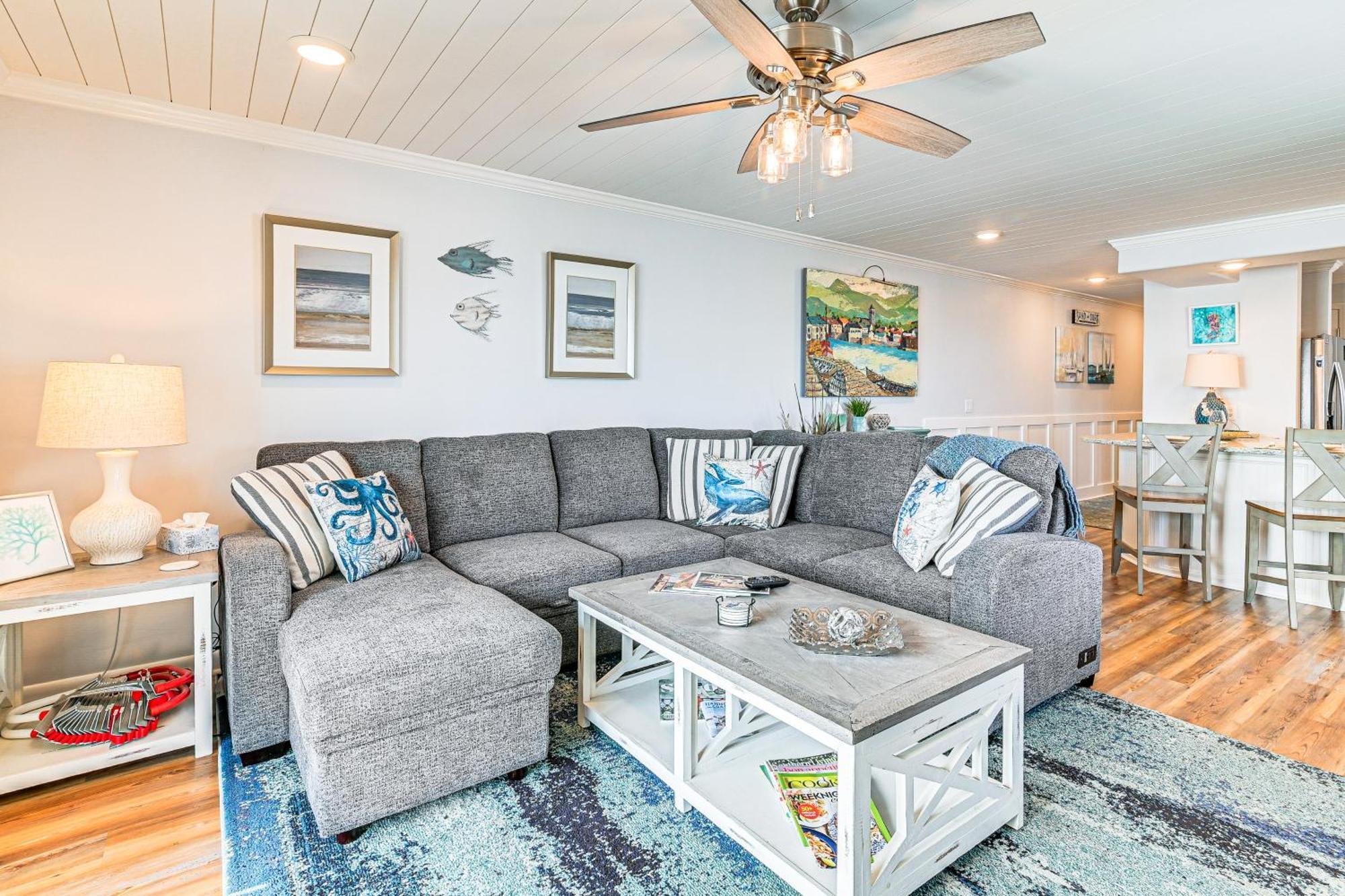 On-the-beach Escape Oceanfront In Surfside! Myrtle Beach
