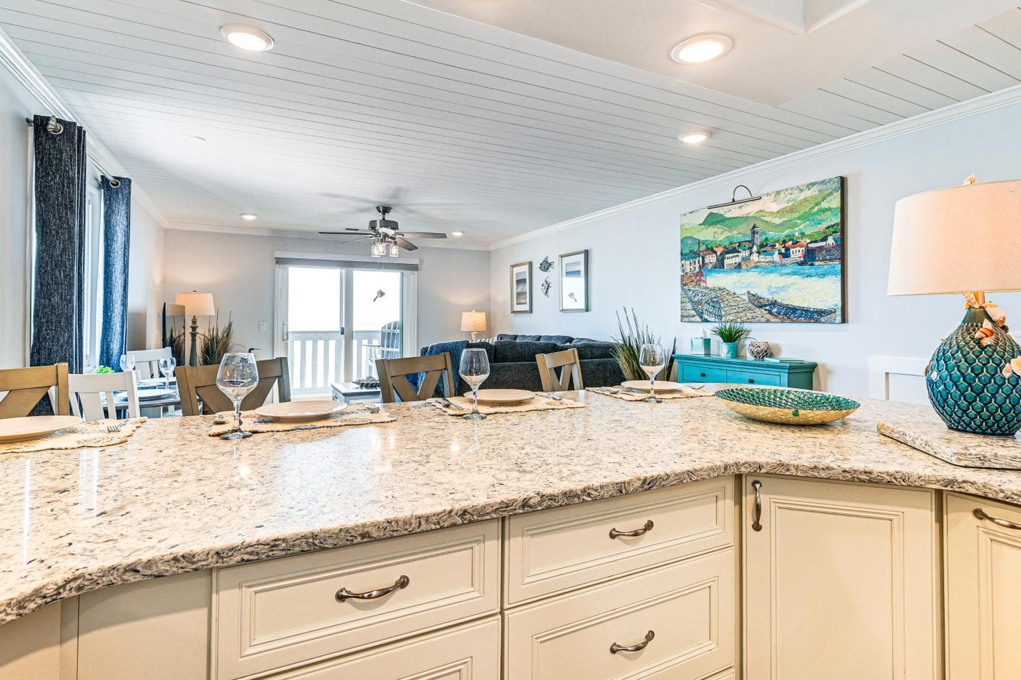 On-the-beach Escape Oceanfront In Surfside! * Myrtle Beach