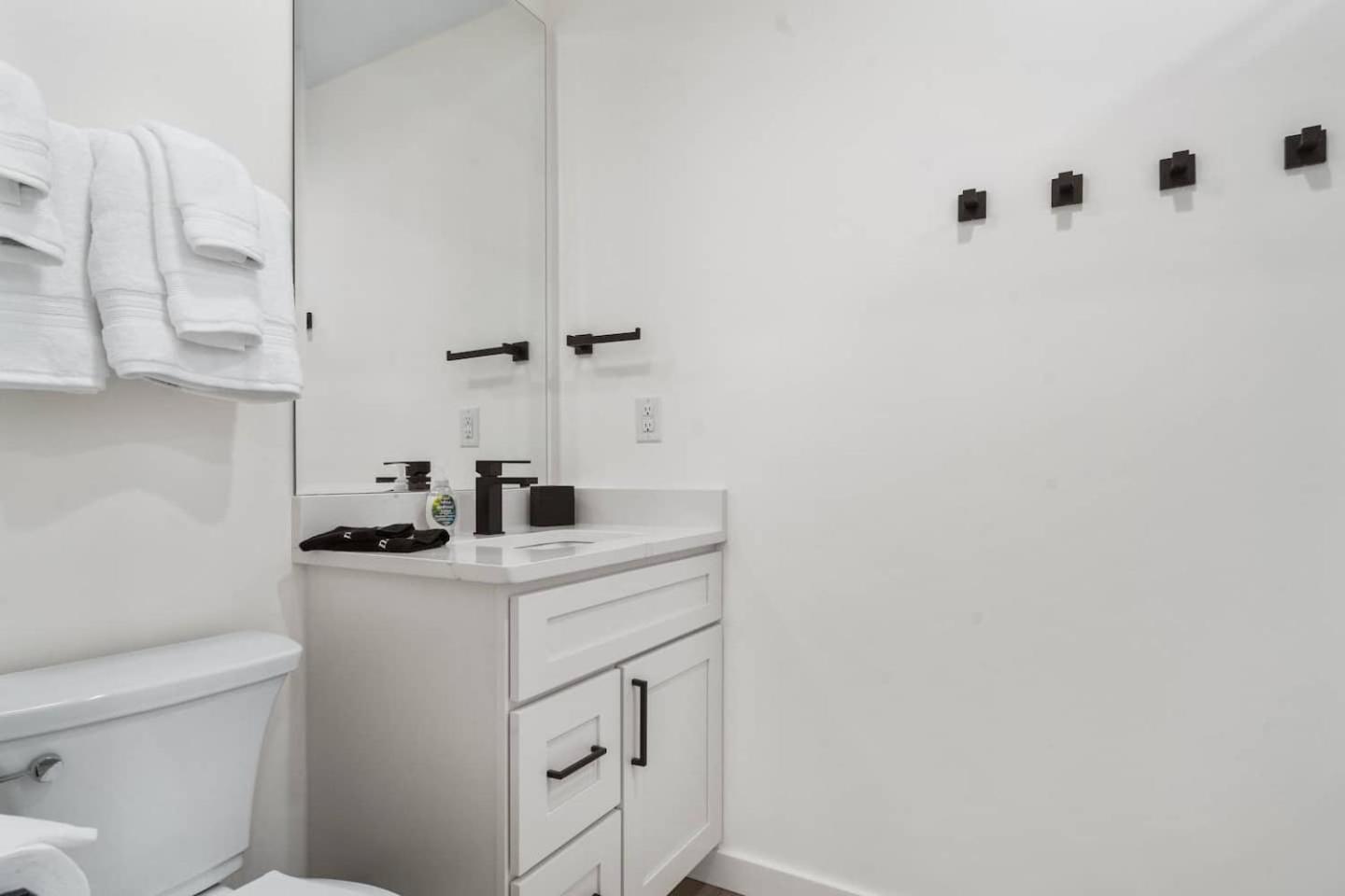 Renovated House Views 2 Min Walk