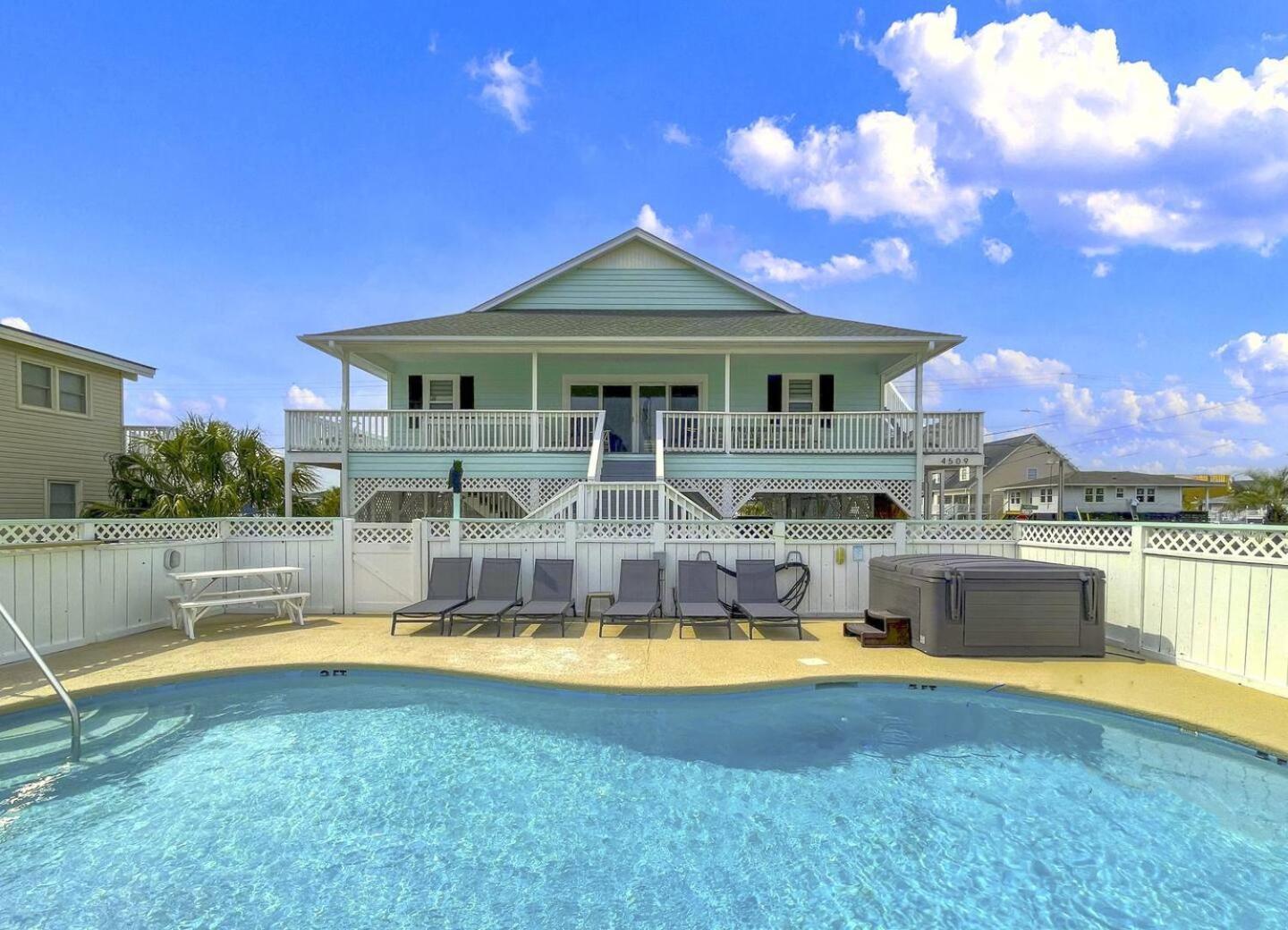 Renovated House Views 2 Min Walk Holiday home *