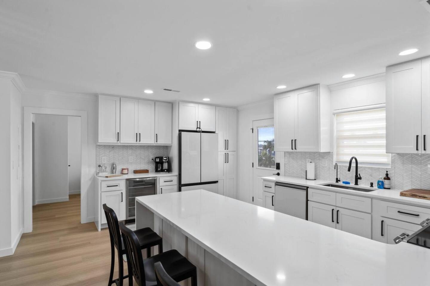 Renovated House Views 2 Min Walk *