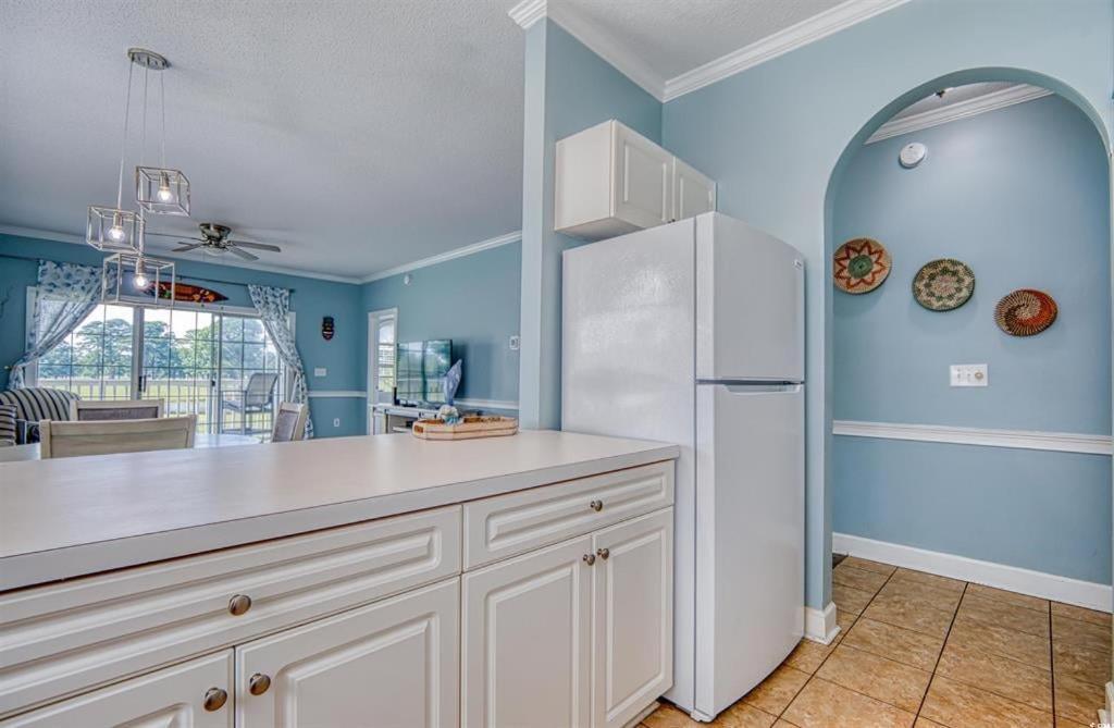 Spacious 2 Bedroom With Golf Course Views! Magnolia Place 202 Holiday home