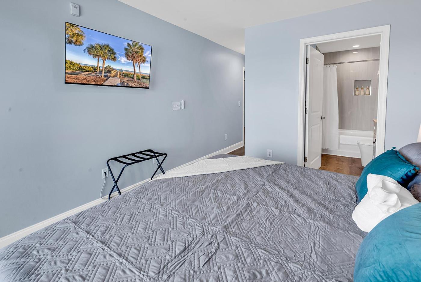 Luxurious 7br Oceanfront Apartment *