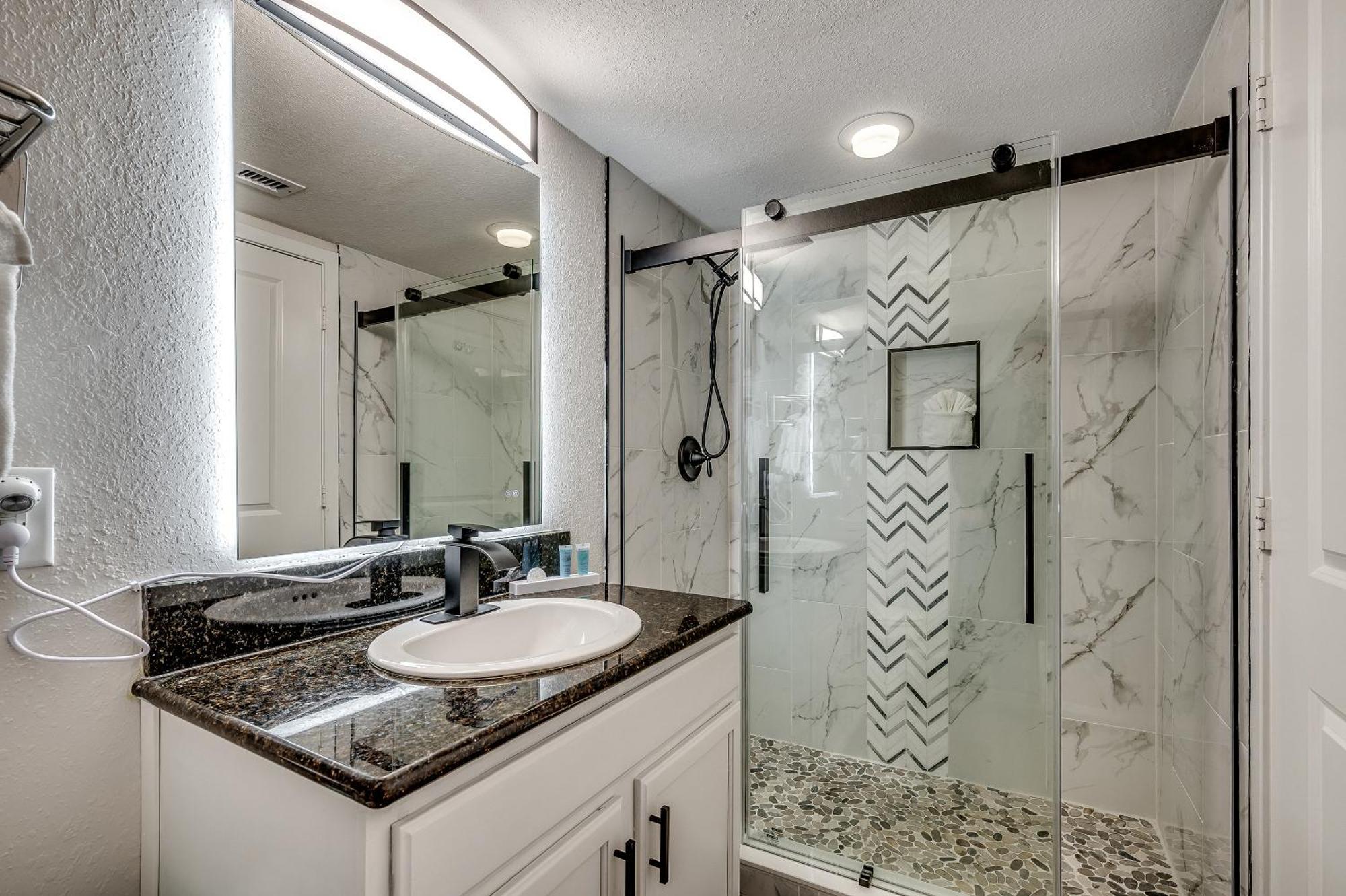 Huge Oceanfront One Bedroom For 6, Gorgeous View & Pools On Bv 15th Floor Apartment