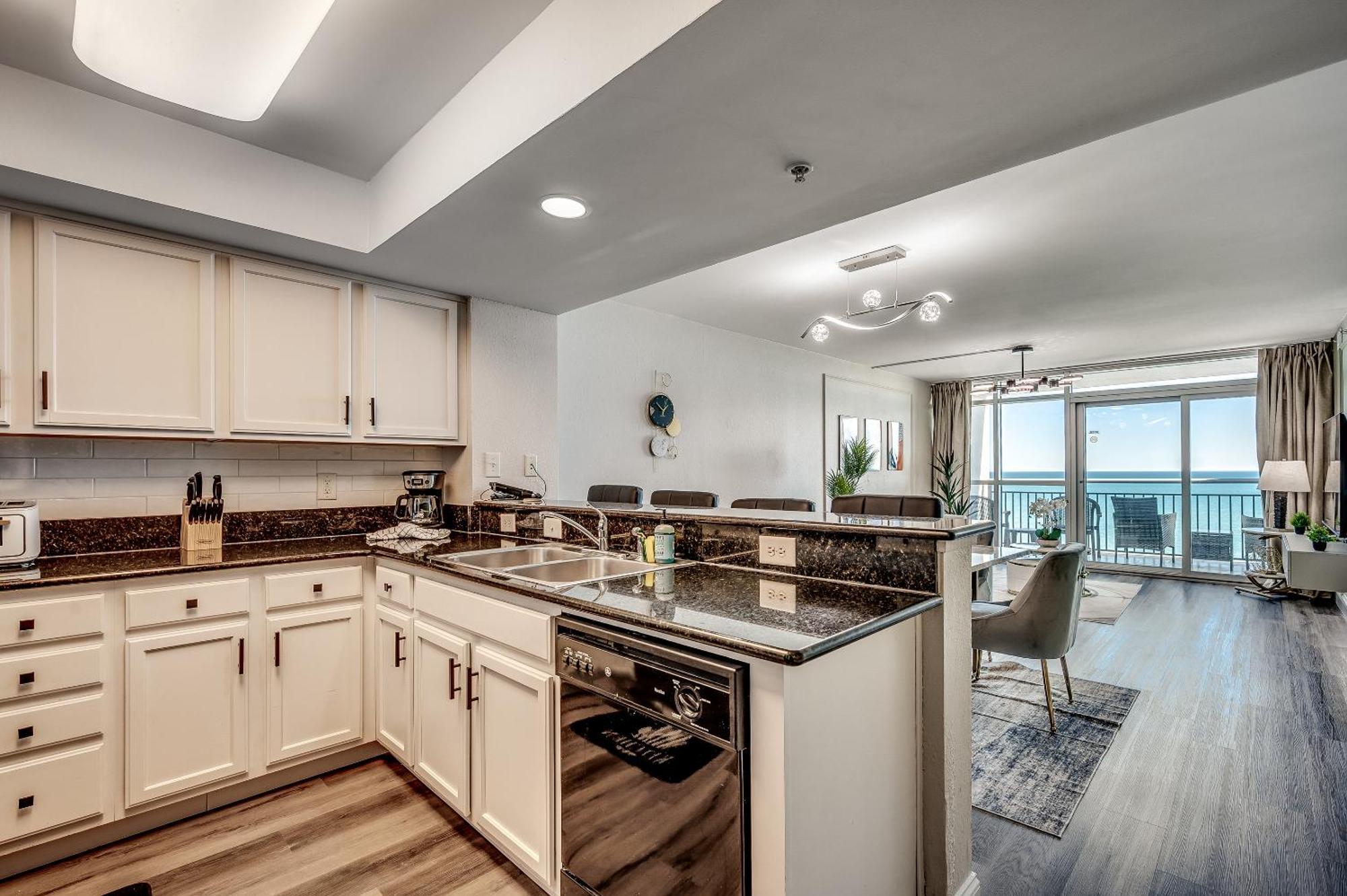 Huge Oceanfront One Bedroom For 6, Gorgeous View & Pools On Bv 15th Floor