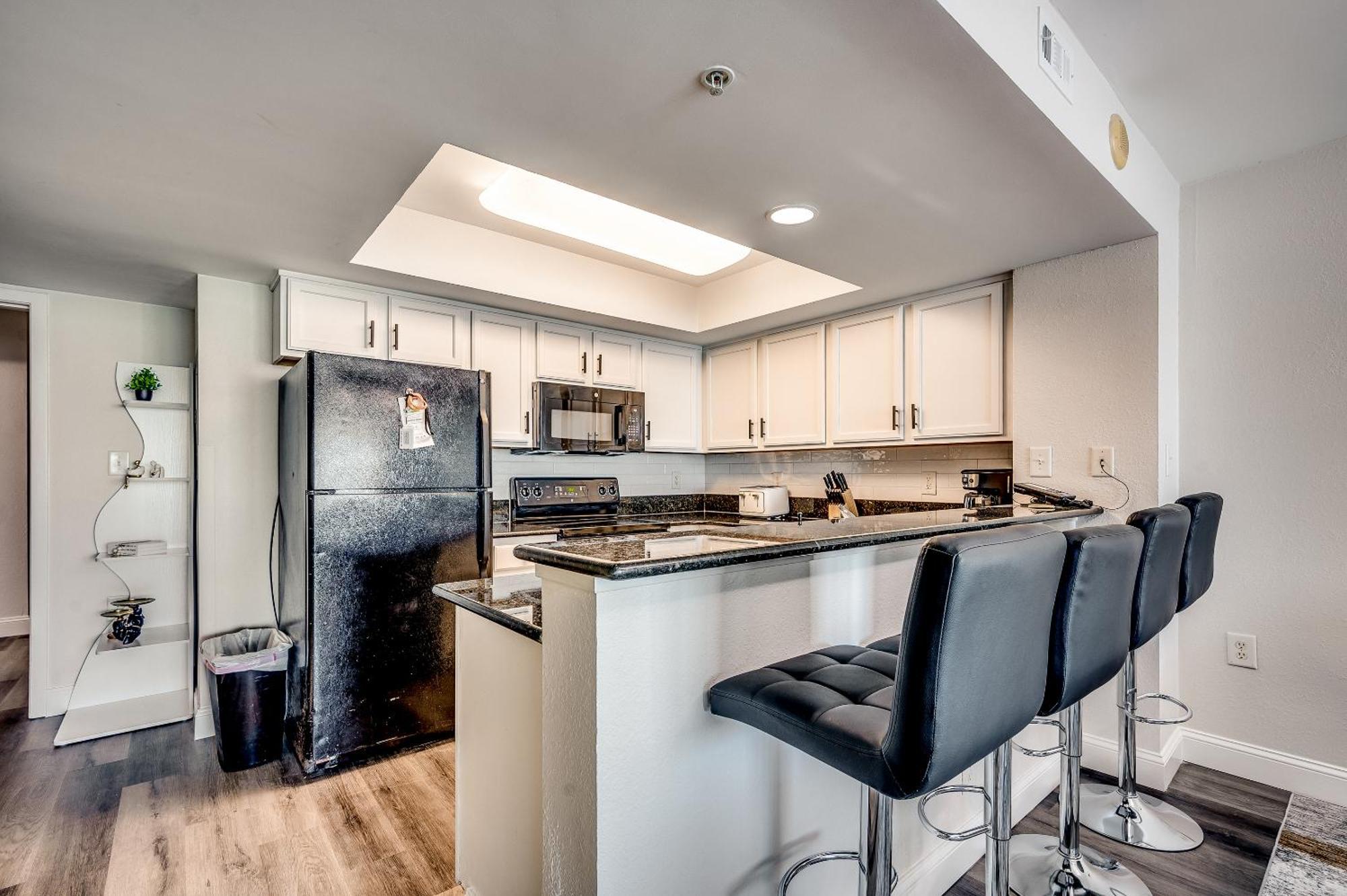 Huge Oceanfront One Bedroom For 6, Gorgeous View & Pools On Bv 15th Floor *