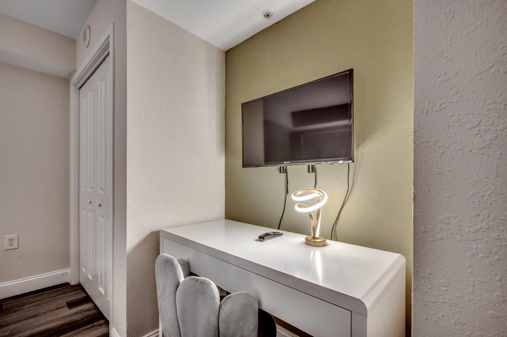 Huge Oceanfront One Bedroom For 6, Gorgeous View & Pools On Bv 15th Floor Apartment *