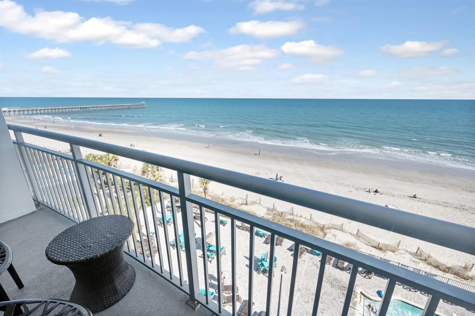 New Modern, Direct Oceanfront, Boardwalk, Views! Apartment