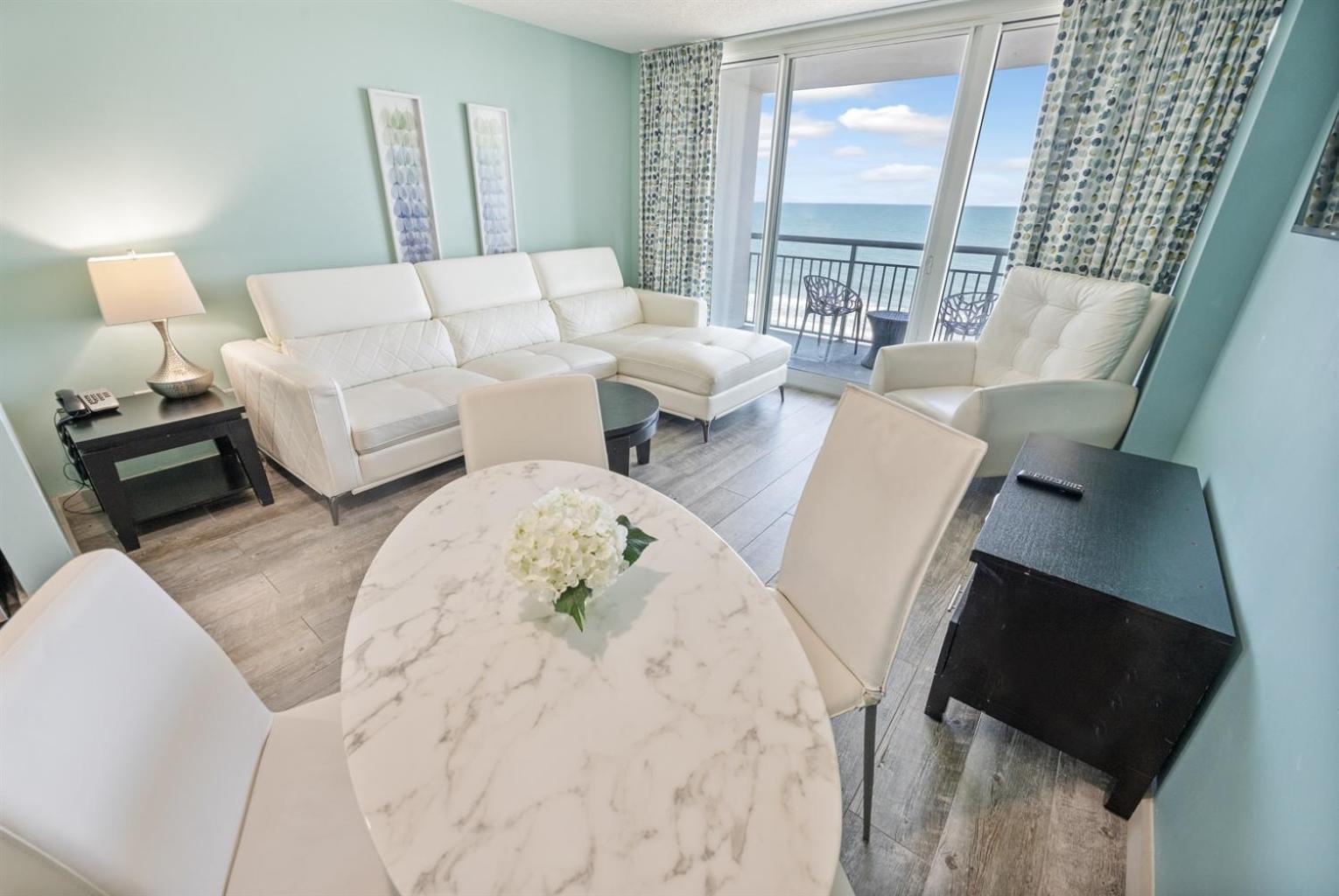 New Modern, Direct Oceanfront, Boardwalk, Views! Apartment *
