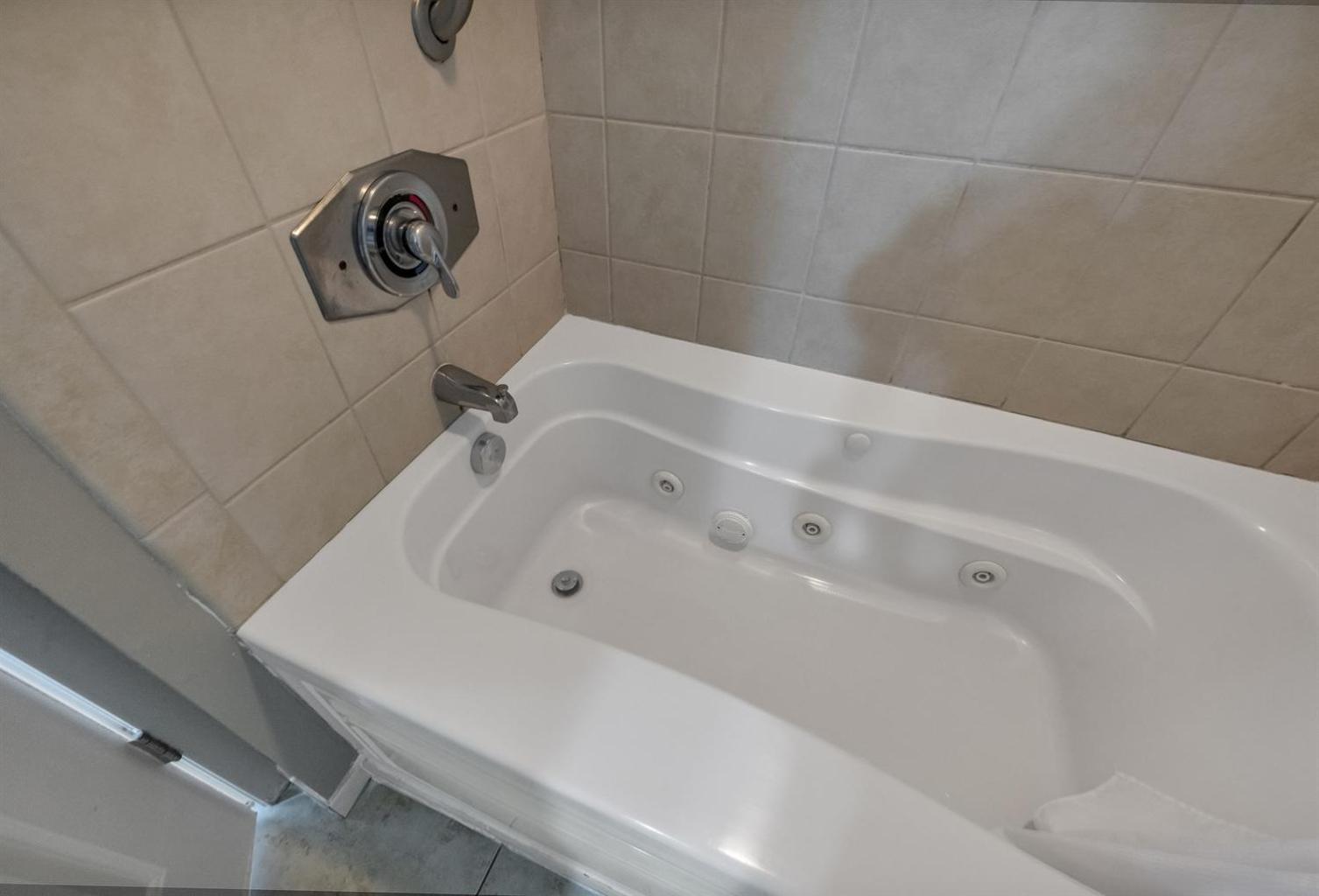 Aparthotel Oceanfront Myrtle Beach 2-Br Condo With Hot Tubs