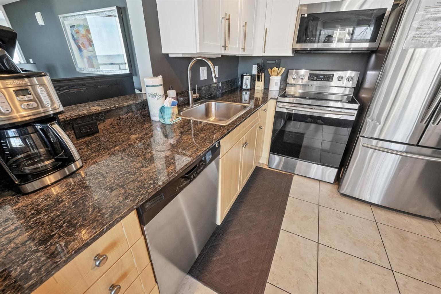 Oceanfront Myrtle Beach 2-Br Condo With Hot Tubs *