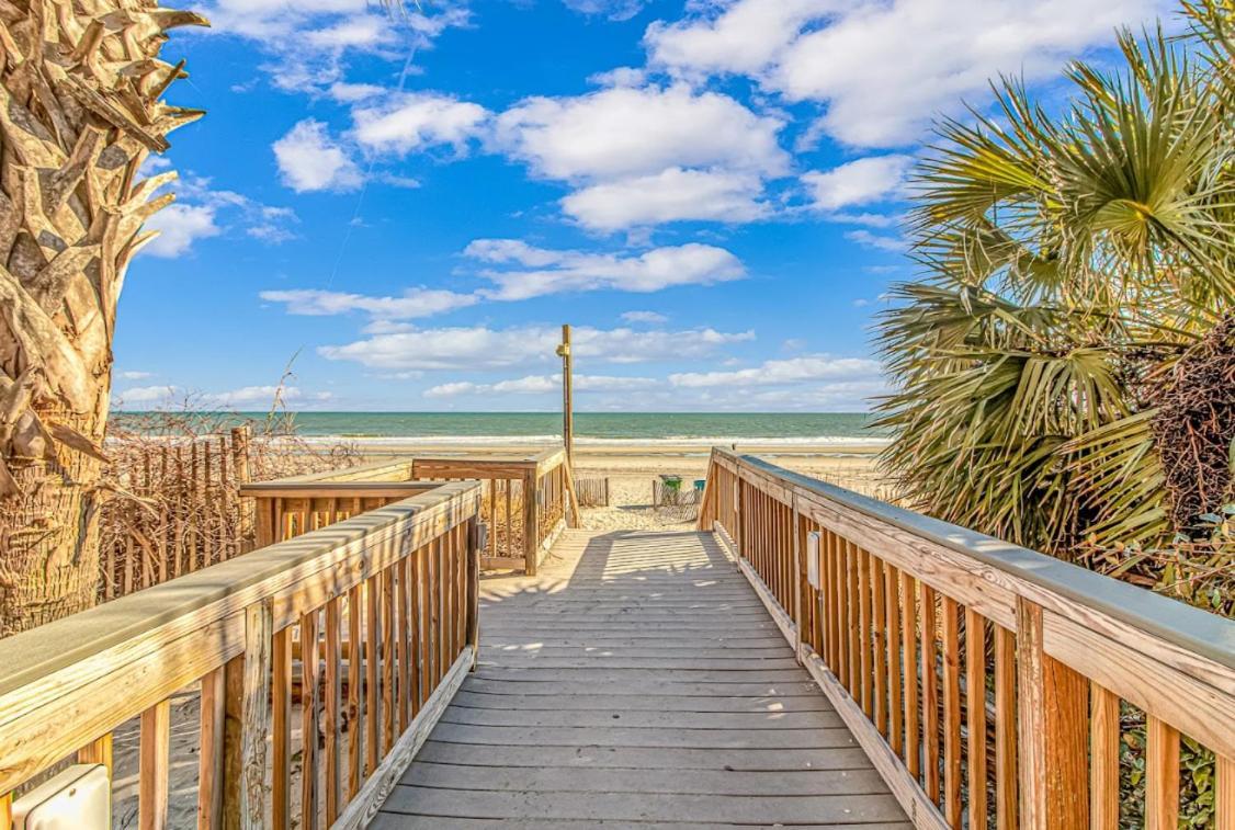 Oceanfront Caravelle 1512 And1513! Sleeps 8! Private Entrances! Holiday home *