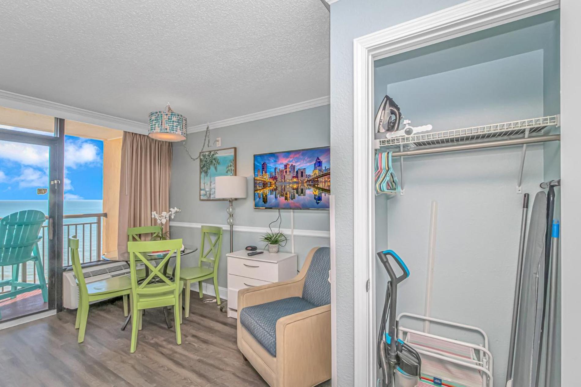 Oceanfront Caravelle 1512 And1513! Sleeps 8! Private Entrances! Holiday home Myrtle Beach