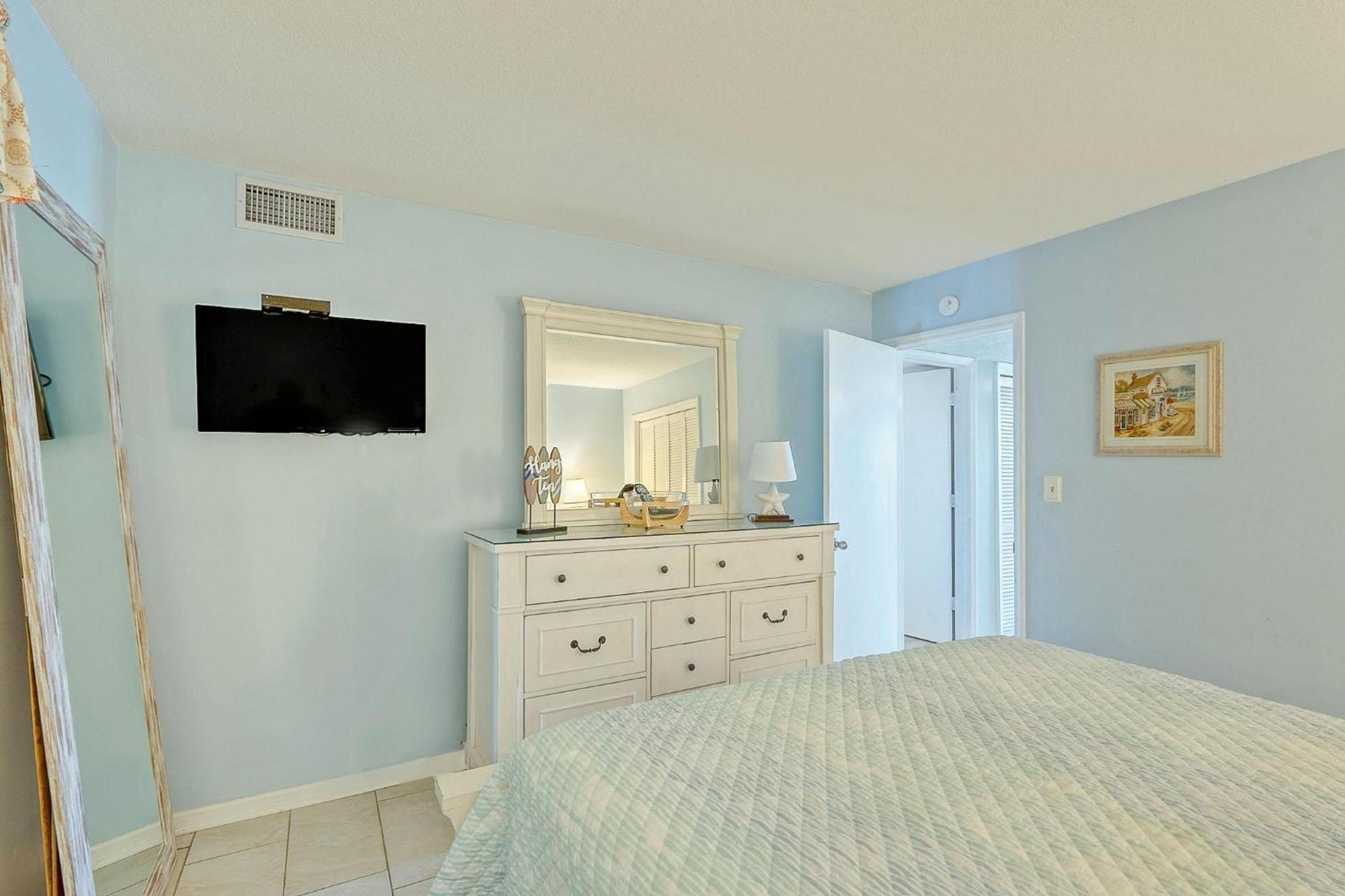 Ocsh105 Ocean Shores Oceanfront 3br/2b Condo, Private Balcony Myrtle Beach