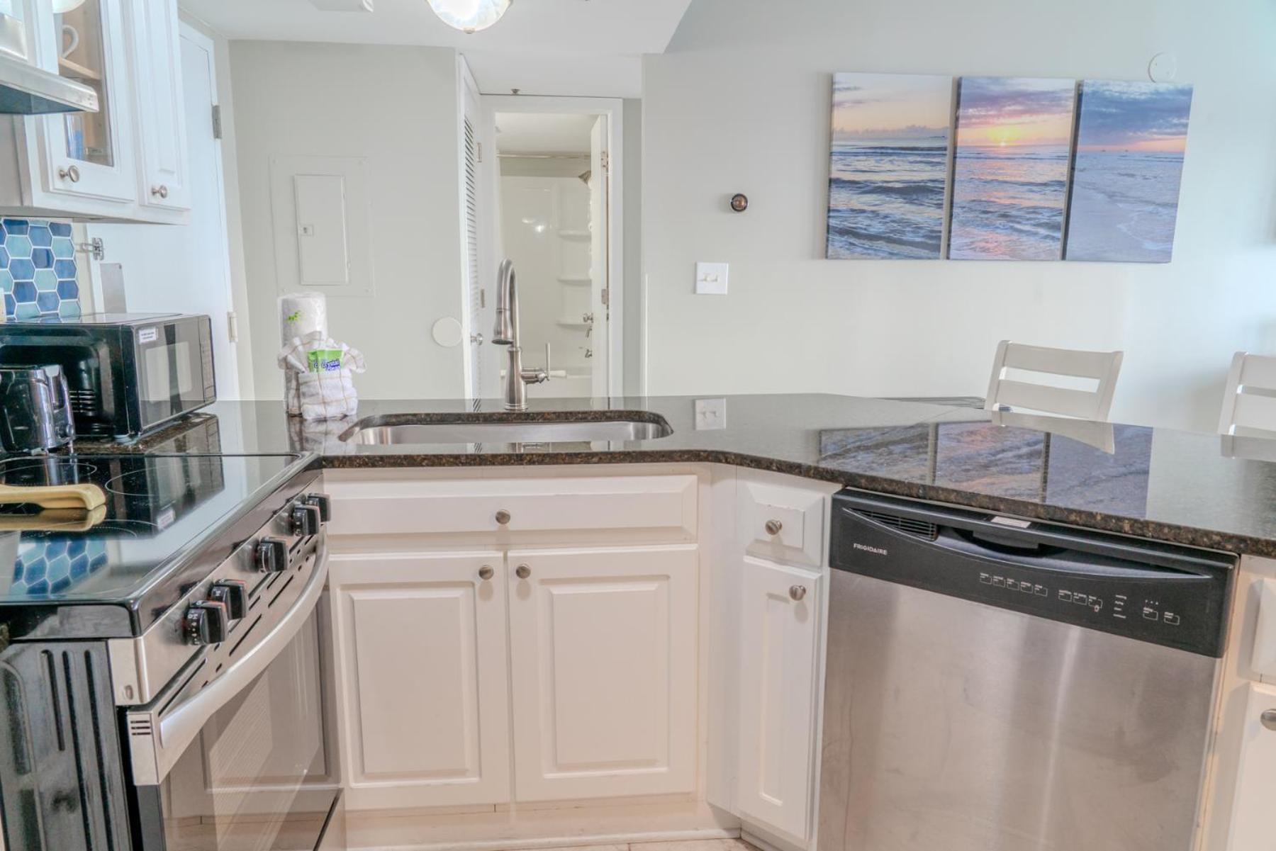 Oceanview 1 Bedroom - Immaculate Condition! Palace 611 - Sleeps 4 Guests *