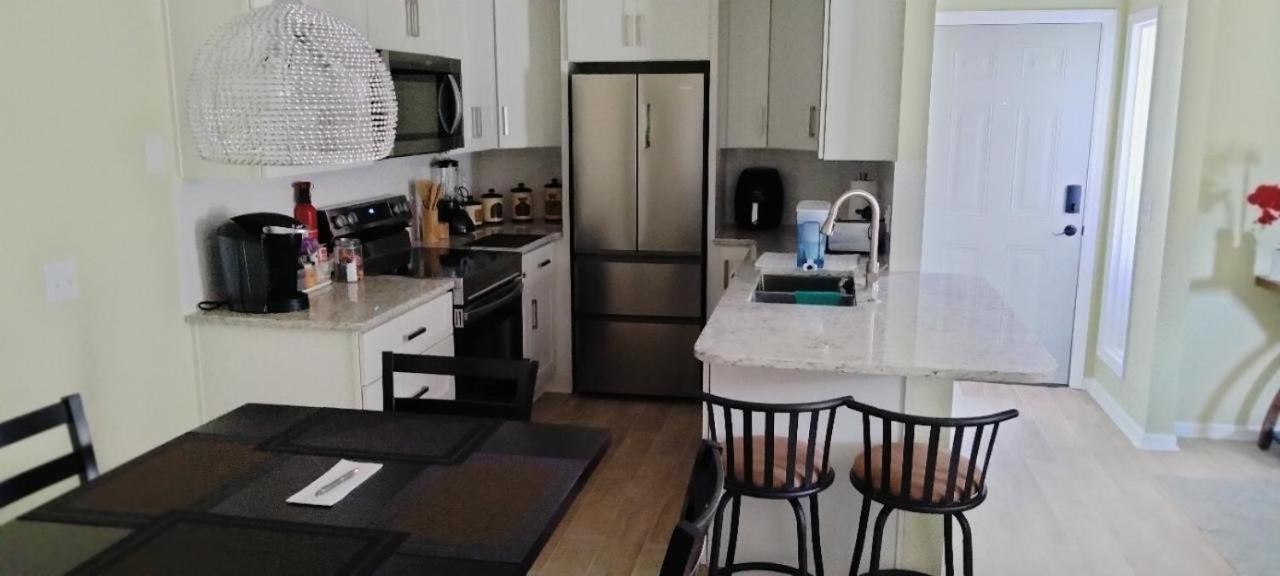 New 2 Bedroom-2 Bath Grand Apartment *