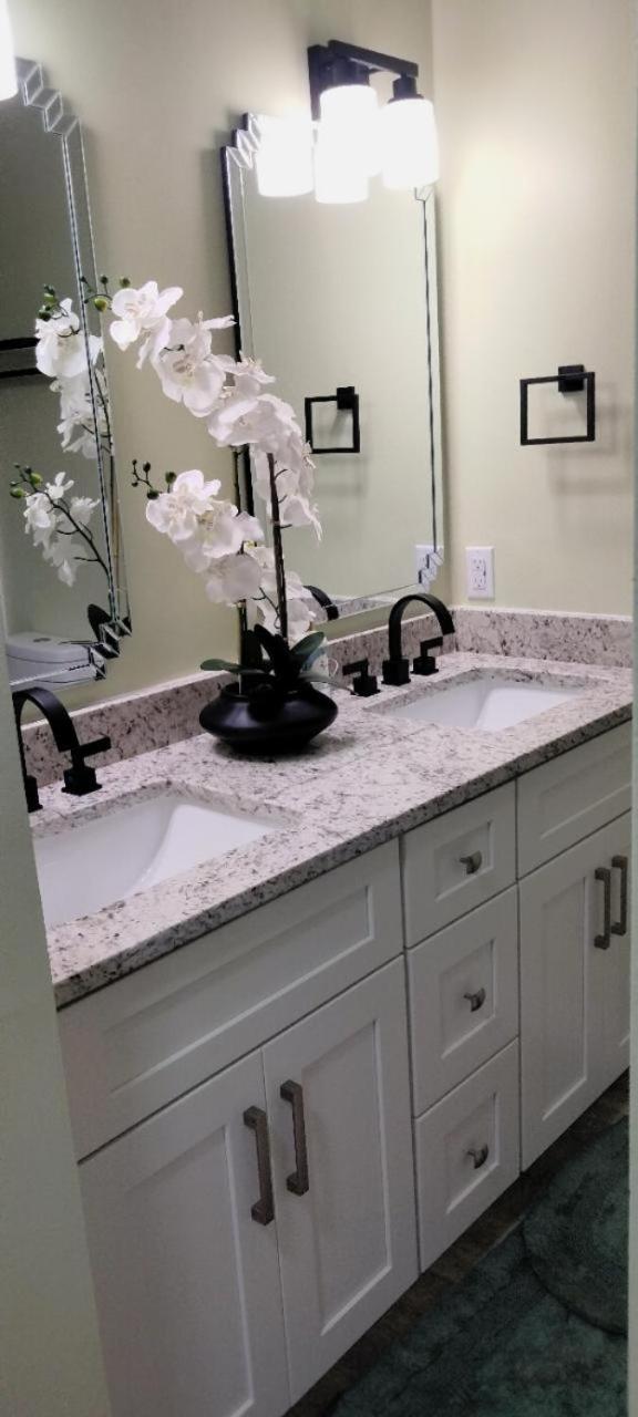 New 2 Bedroom-2 Bath Grand Apartment
