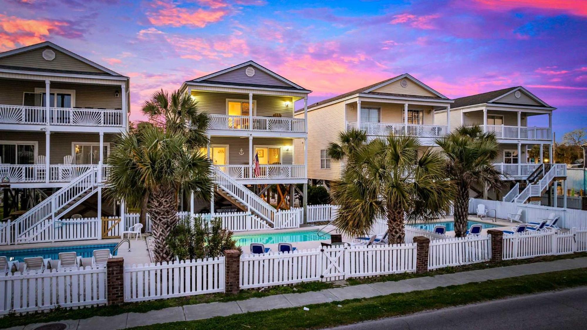 Sea Breeze Getaway-2nd Row In Surfside Holiday home