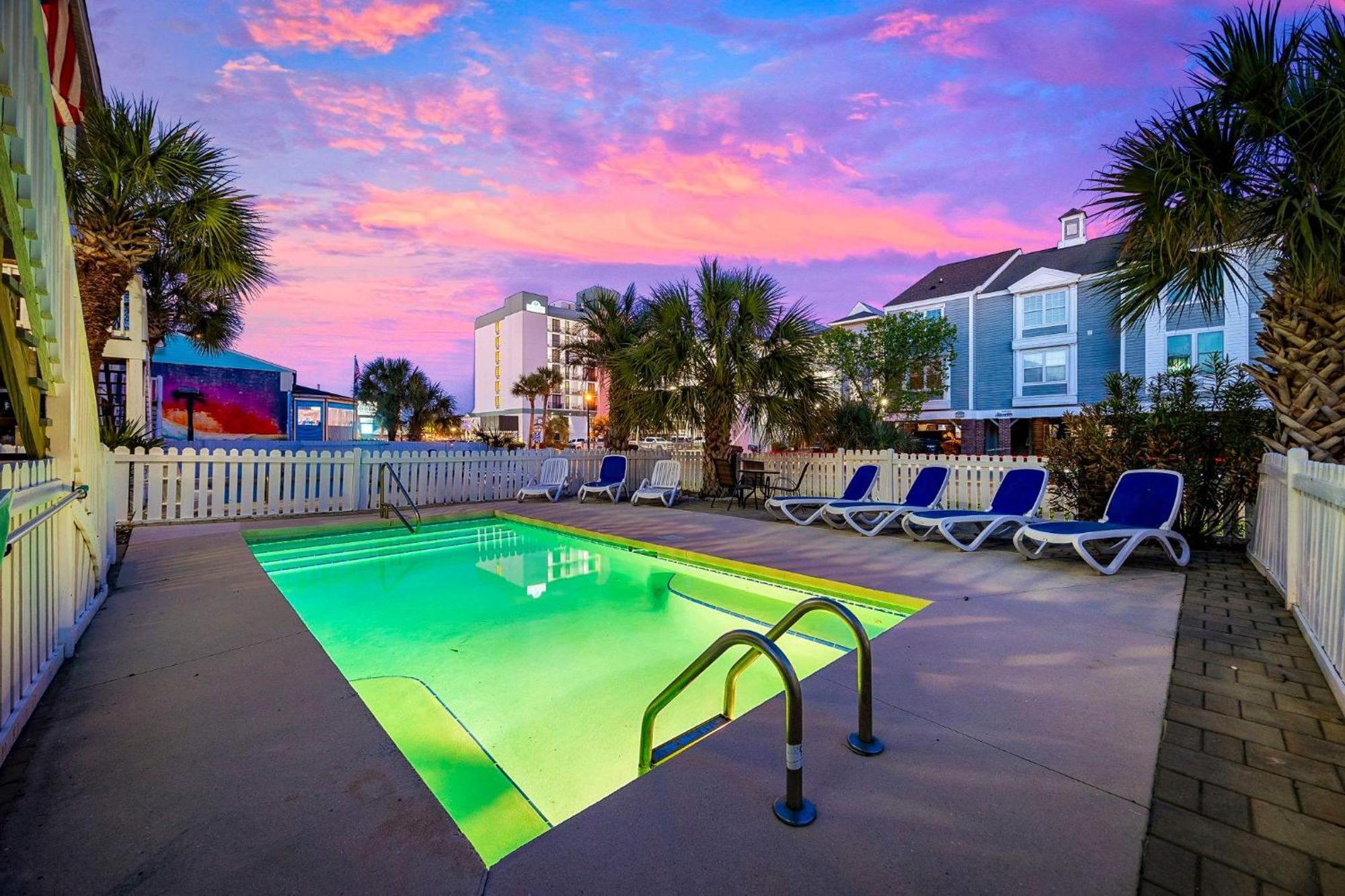 Sea Breeze Getaway-2nd Row In Surfside *