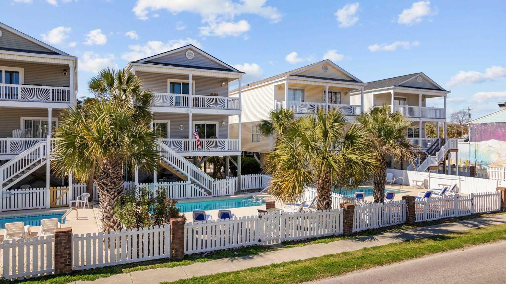 Sea Breeze Getaway-2nd Row In Surfside