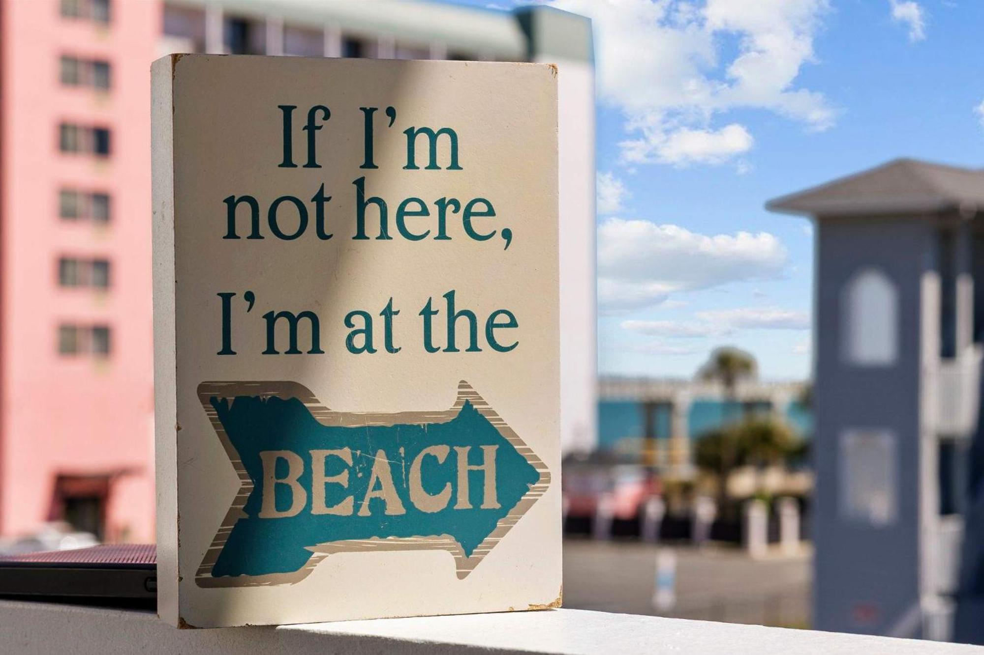 Sea Breeze Getaway-2nd Row In Surfside Holiday home