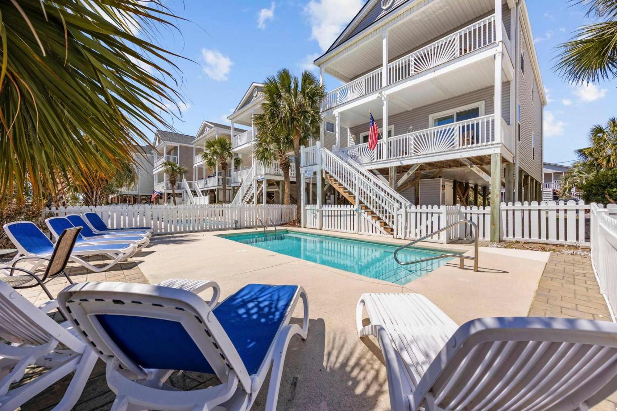 Sea Breeze Getaway-2nd Row In Surfside