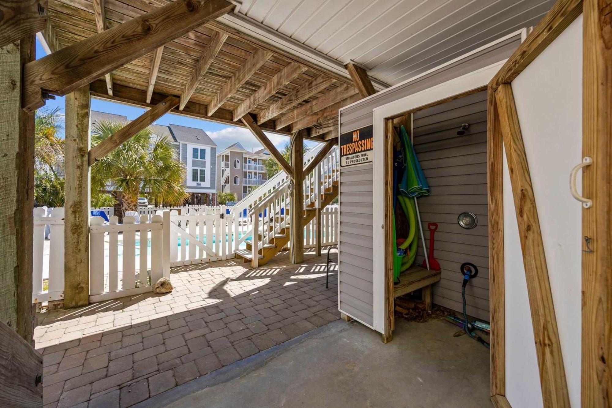 Sea Breeze Getaway-2nd Row In Surfside Myrtle Beach