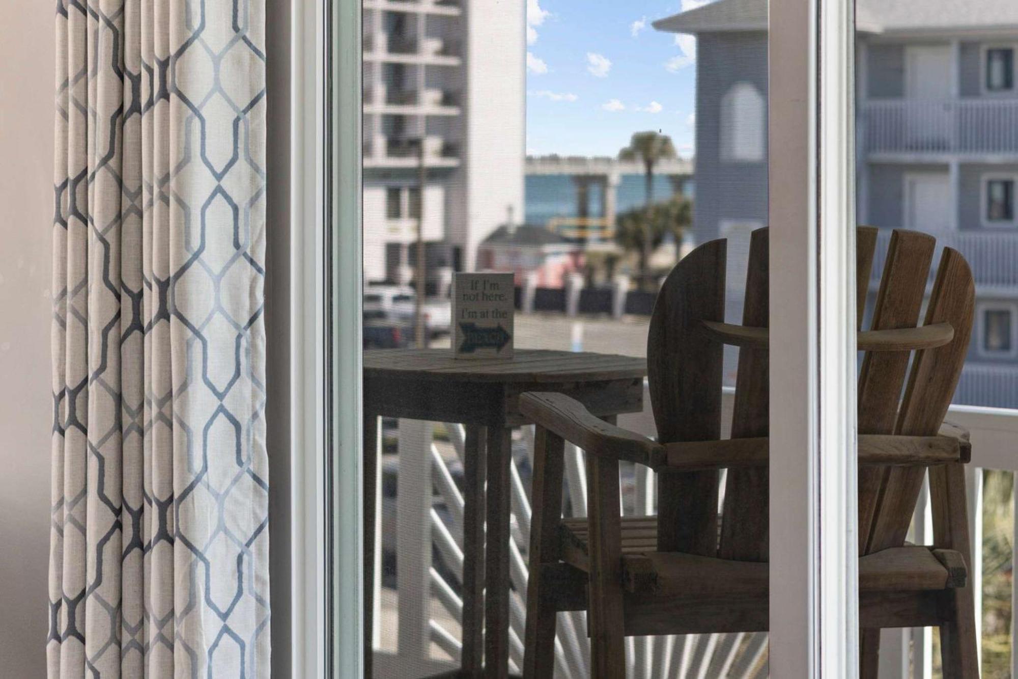 Sea Breeze Getaway-2nd Row In Surfside Holiday home