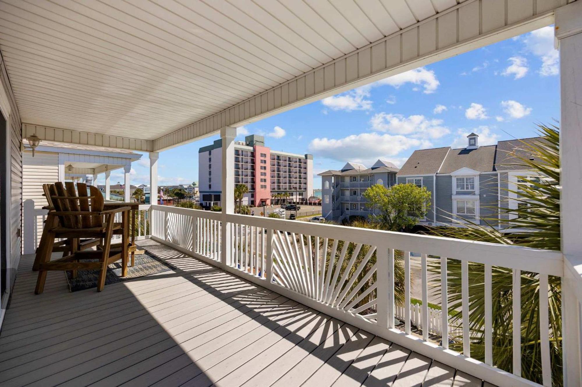 Holiday home Sea Breeze Getaway-2nd Row In Surfside