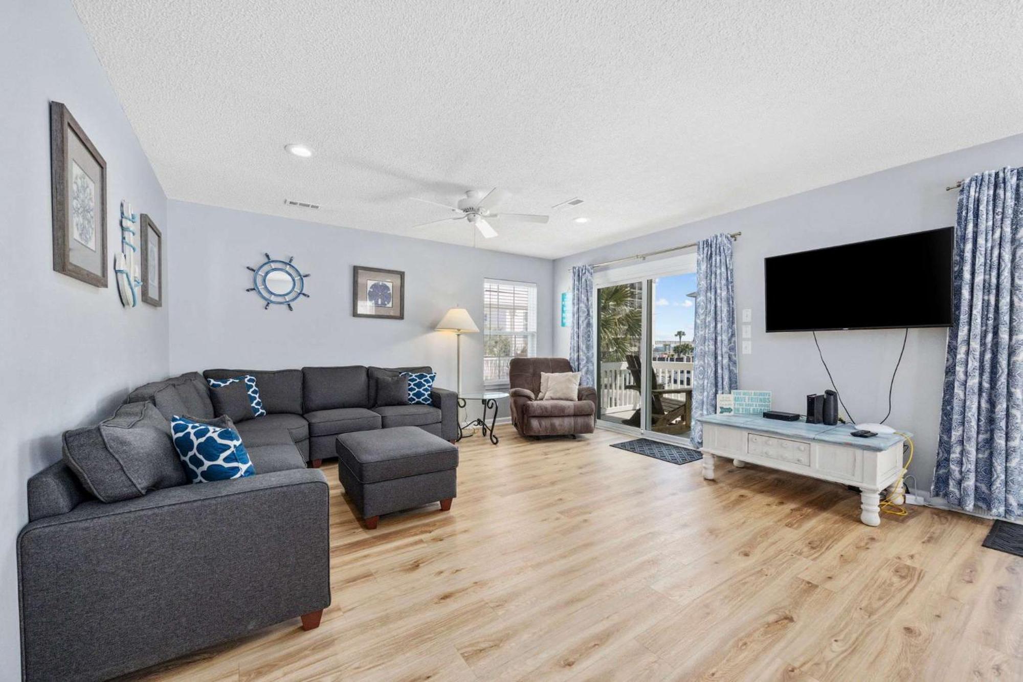 Sea Breeze Getaway-2nd Row In Surfside Holiday home