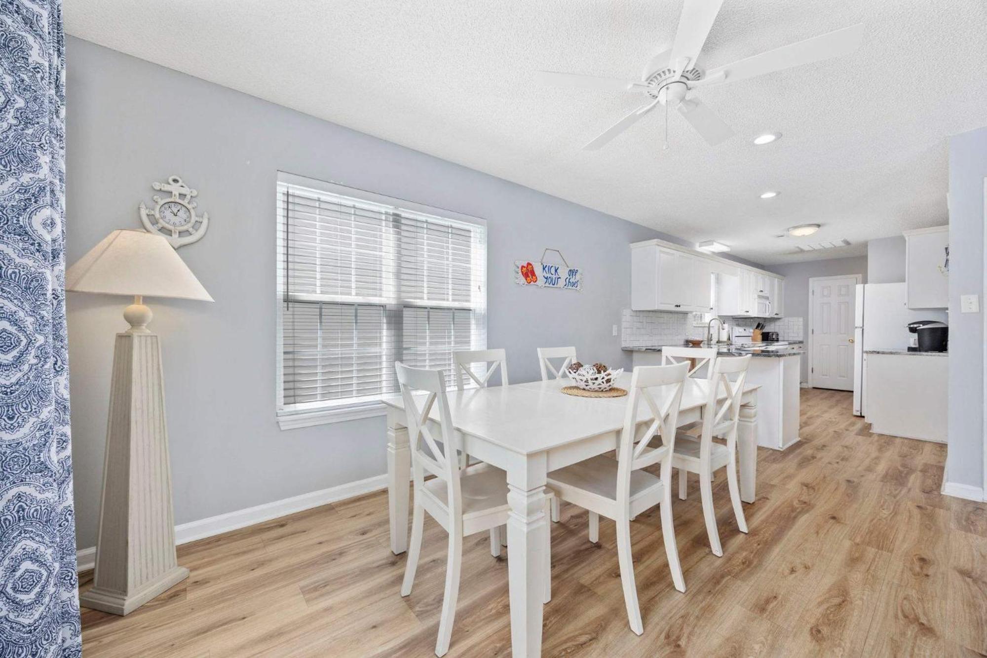 Sea Breeze Getaway-2nd Row In Surfside Holiday home *