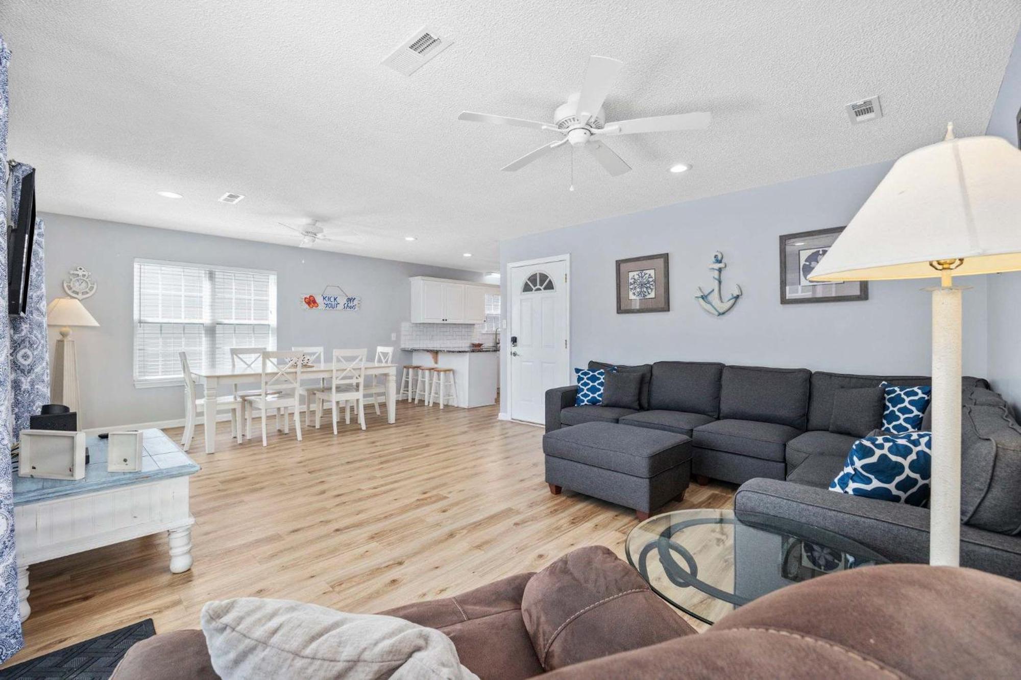Sea Breeze Getaway-2nd Row In Surfside *