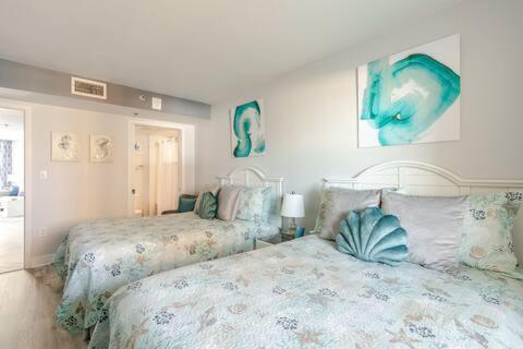 Stylish Oceanview Getaway Modern 1br At Carolinian Resort