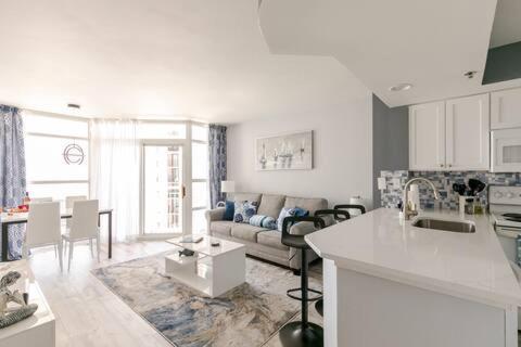 Stylish Oceanview Getaway Modern 1br At Carolinian Resort