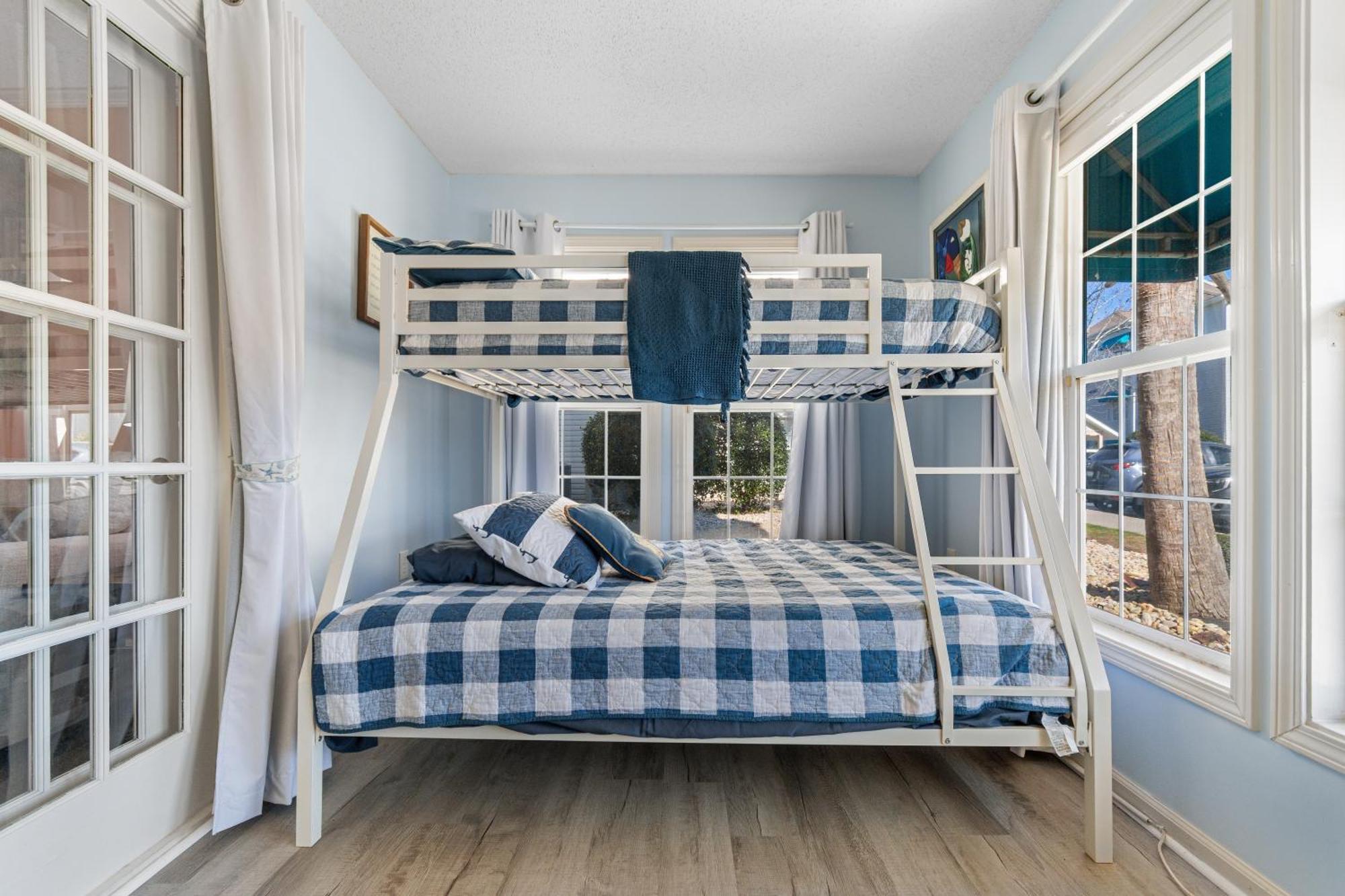 Charming In Savannah Shores- No Stairs! Close To Beach! *