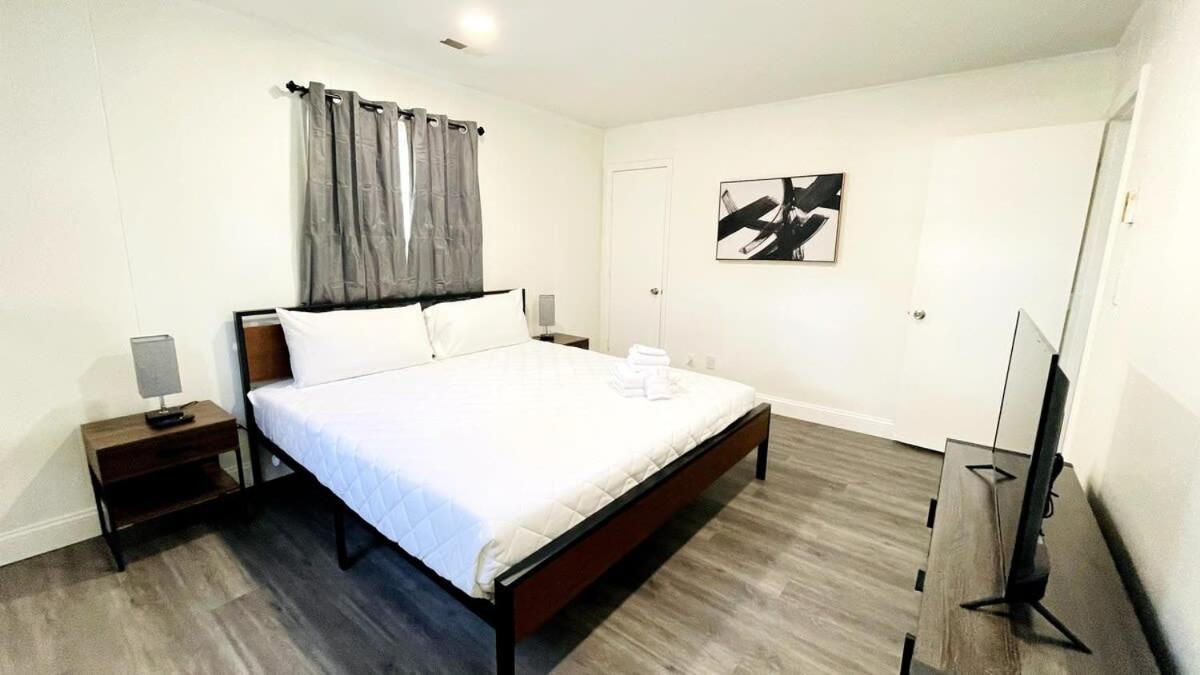 Apartment Close To The #2 Great 2 Bedrooms