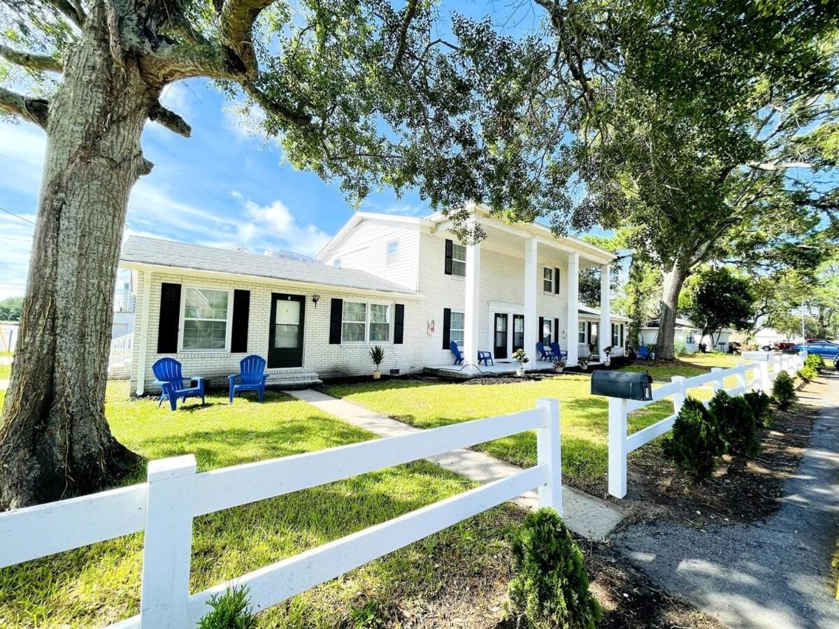 Close To The #2 Great 2 Bedrooms Apartment