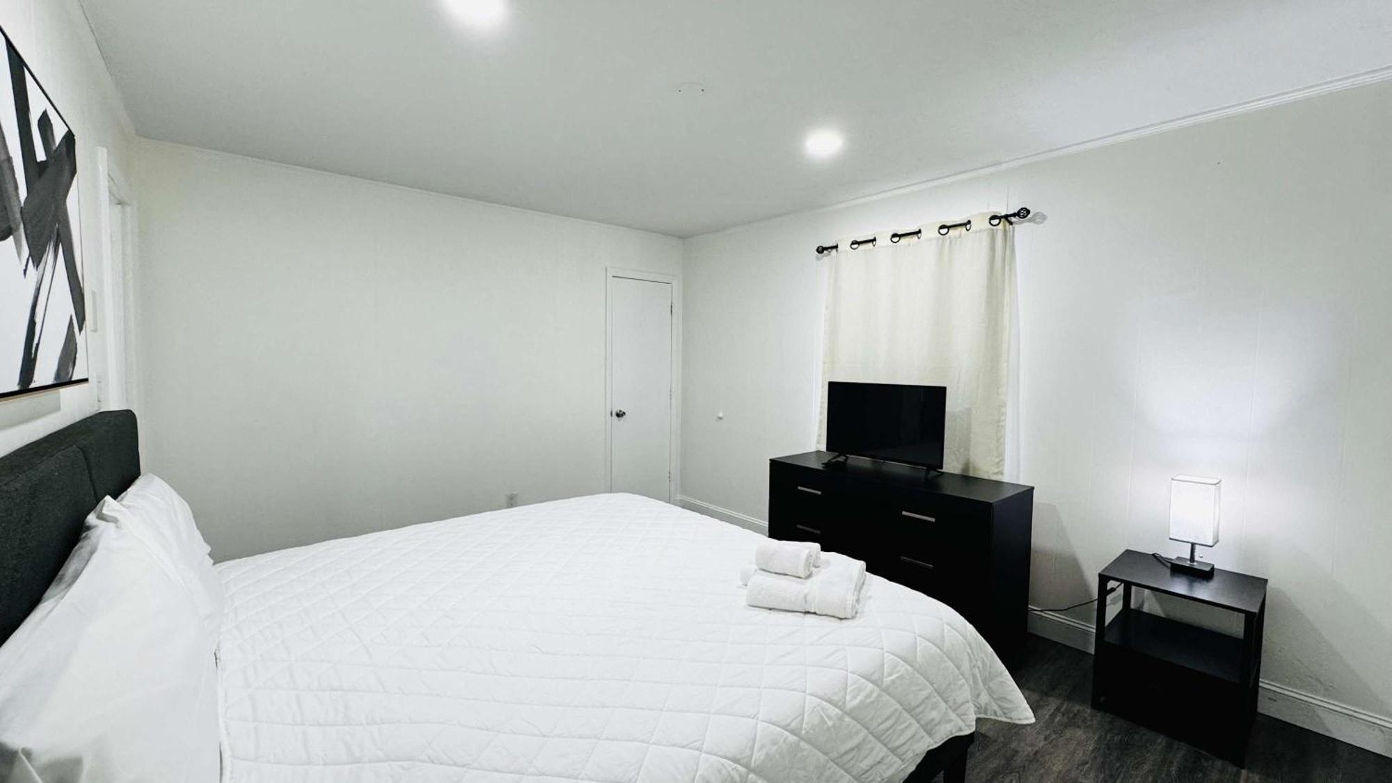 Close To The #3 Cozy 2 Bedrooms *