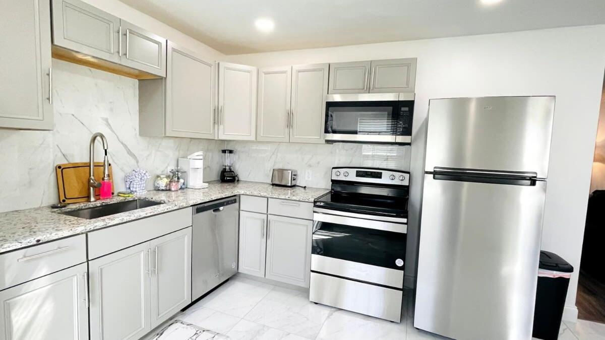 Close To The #3 Cozy 2 Bedrooms Apartment