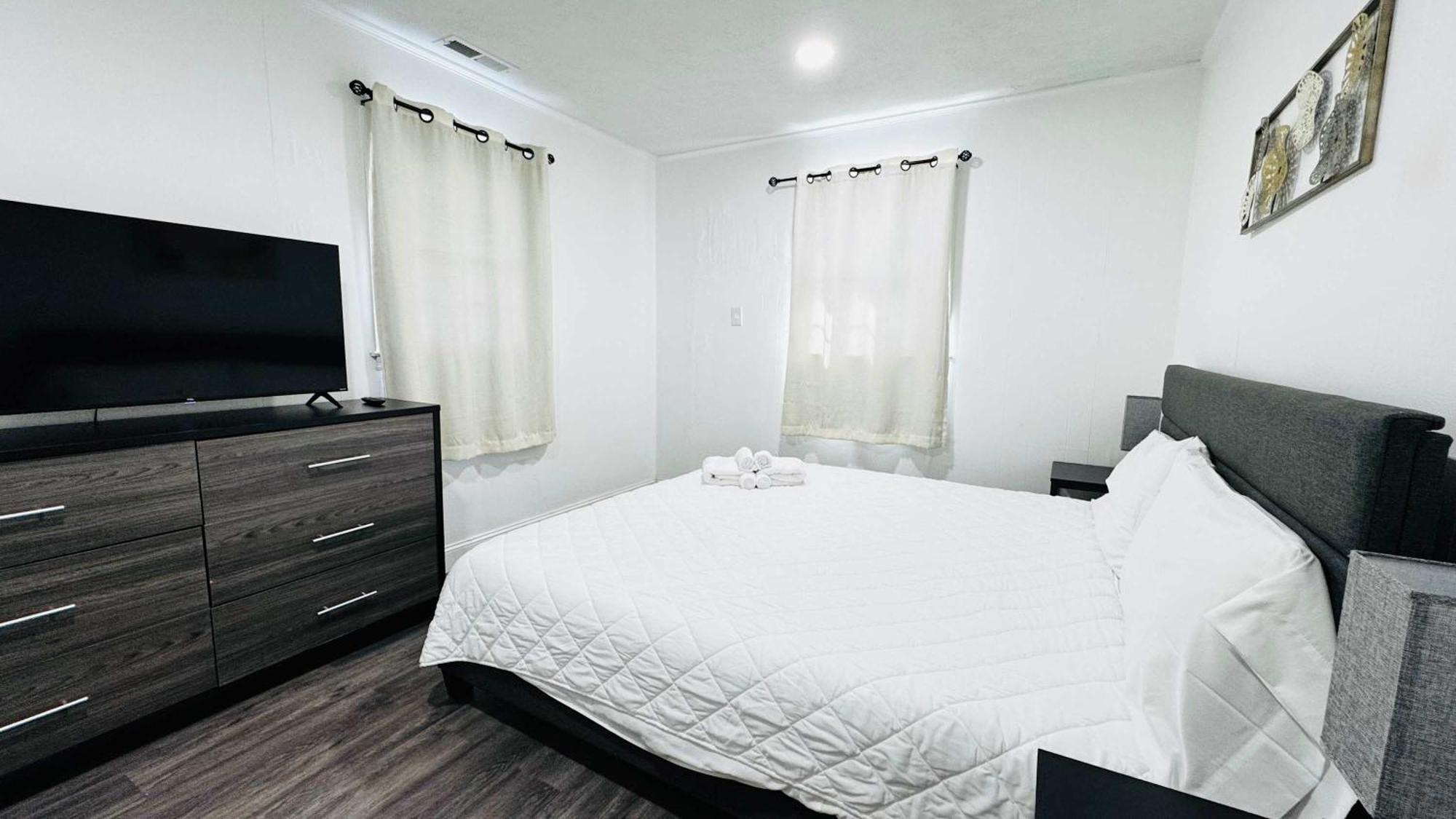 Close To The #3 Cozy 2 Bedrooms Apartment