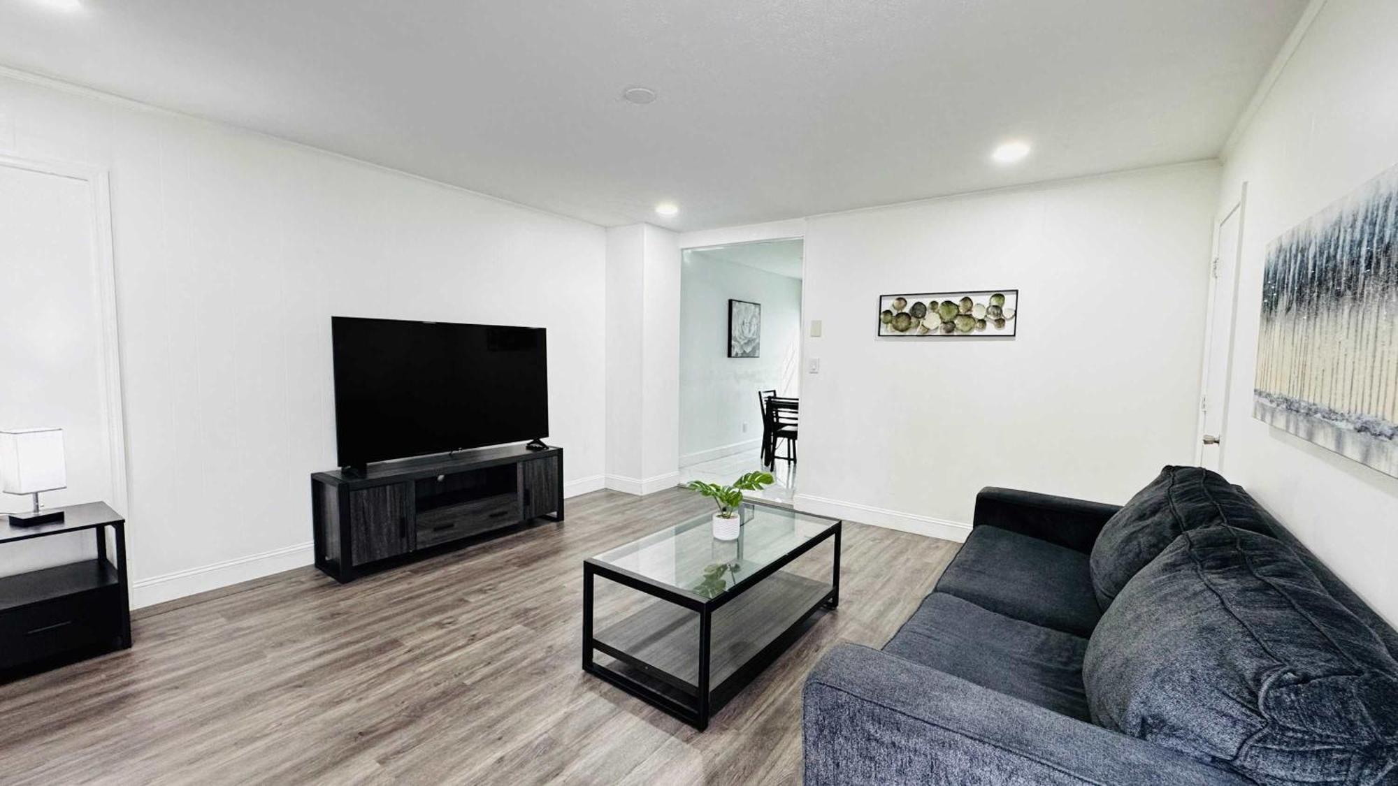 Apartment Close To The #3 Cozy 2 Bedrooms *
