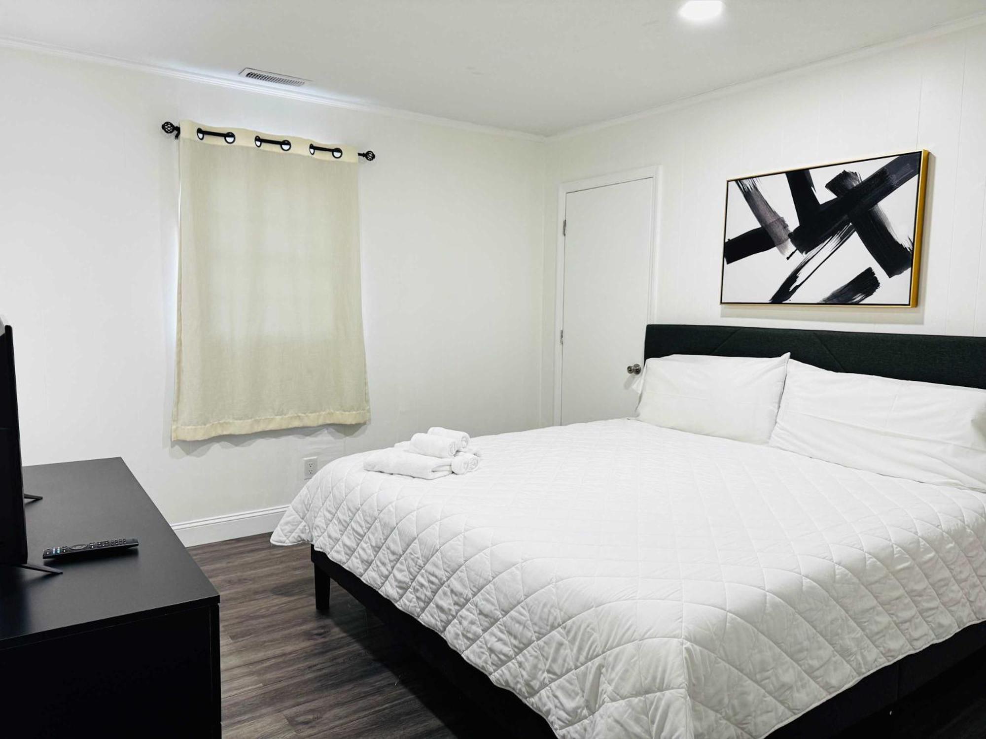 Apartment Close To The #3 Cozy 2 Bedrooms *
