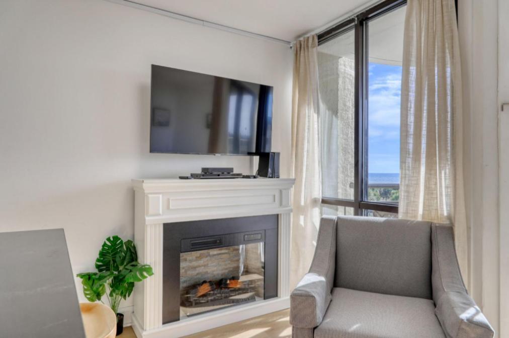 Breath-taking Renovated 1 Bedroom At Merdian! Unit 406 Holiday home *